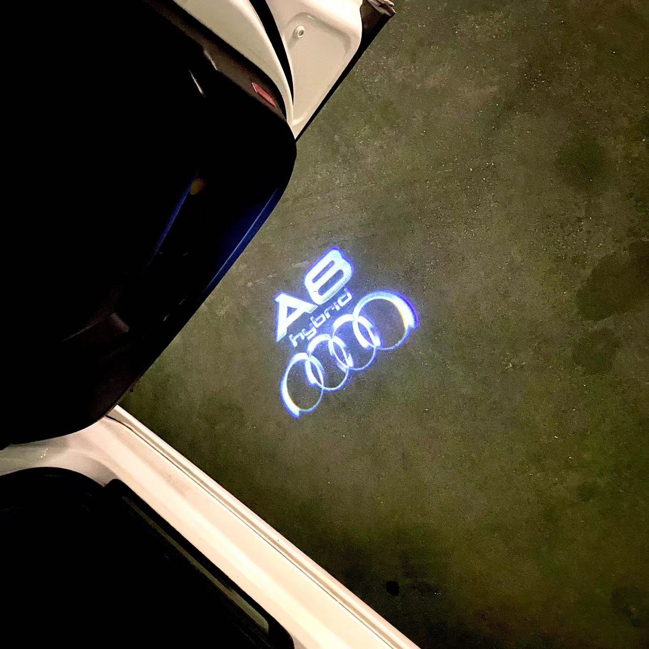 AUDI LOGO PROJECTOT LIGHTS Nr.46 (الكمية 1 = 2 Logo Films /2 أضواء الباب)