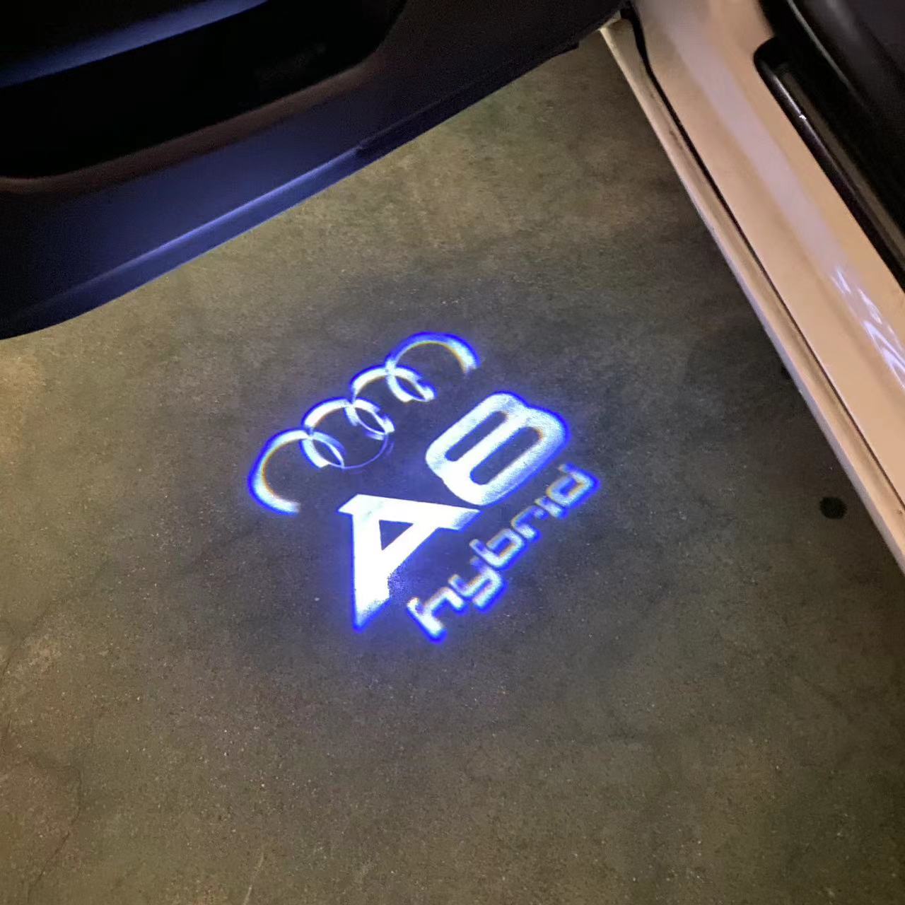 AUDI LOGO PROJECTOT LIGHTS Nr.46 (الكمية 1 = 2 Logo Films /2 أضواء الباب)