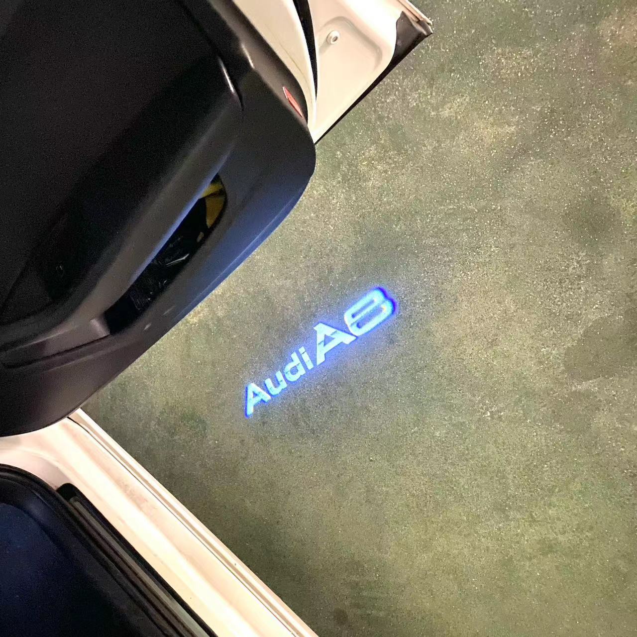 AUDI LOGO PROJECTOT LIGHTS Nr.46 (الكمية 1 = 2 Logo Films /2 أضواء الباب)