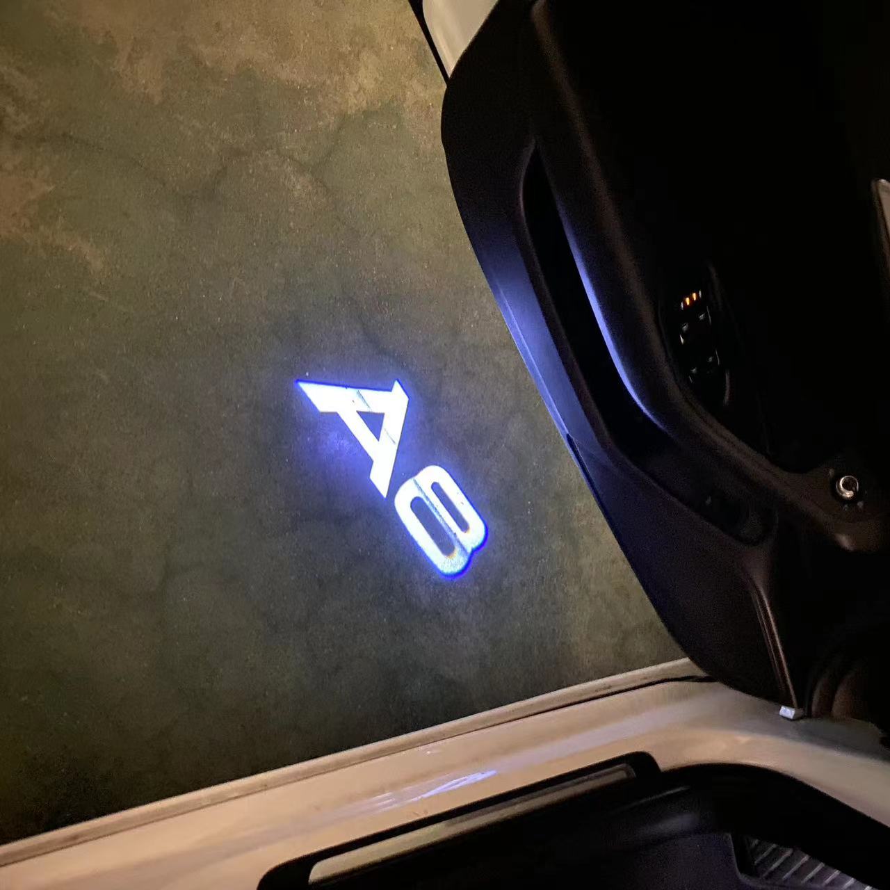 AUDI LOGO PROJECTOT LIGHTS Nr.46 (الكمية 1 = 2 Logo Films /2 أضواء الباب)
