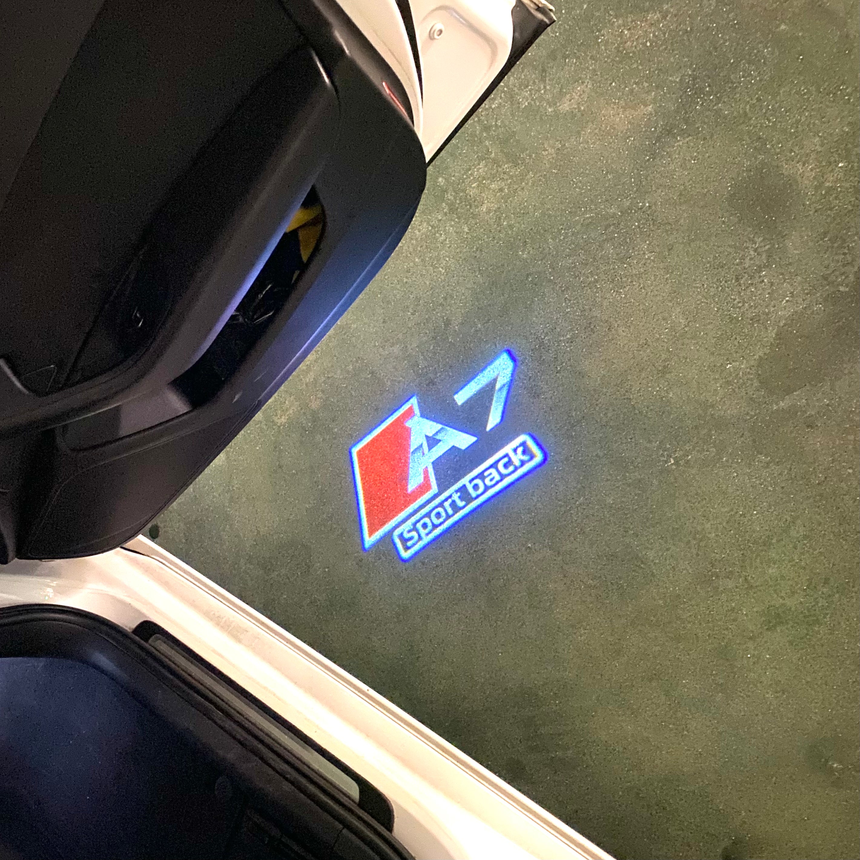 AUDI LOGO PROJECTOT LIGHTS Nr.120 (الكمية 1 = 2 Logo Films /2 أضواء الباب)
