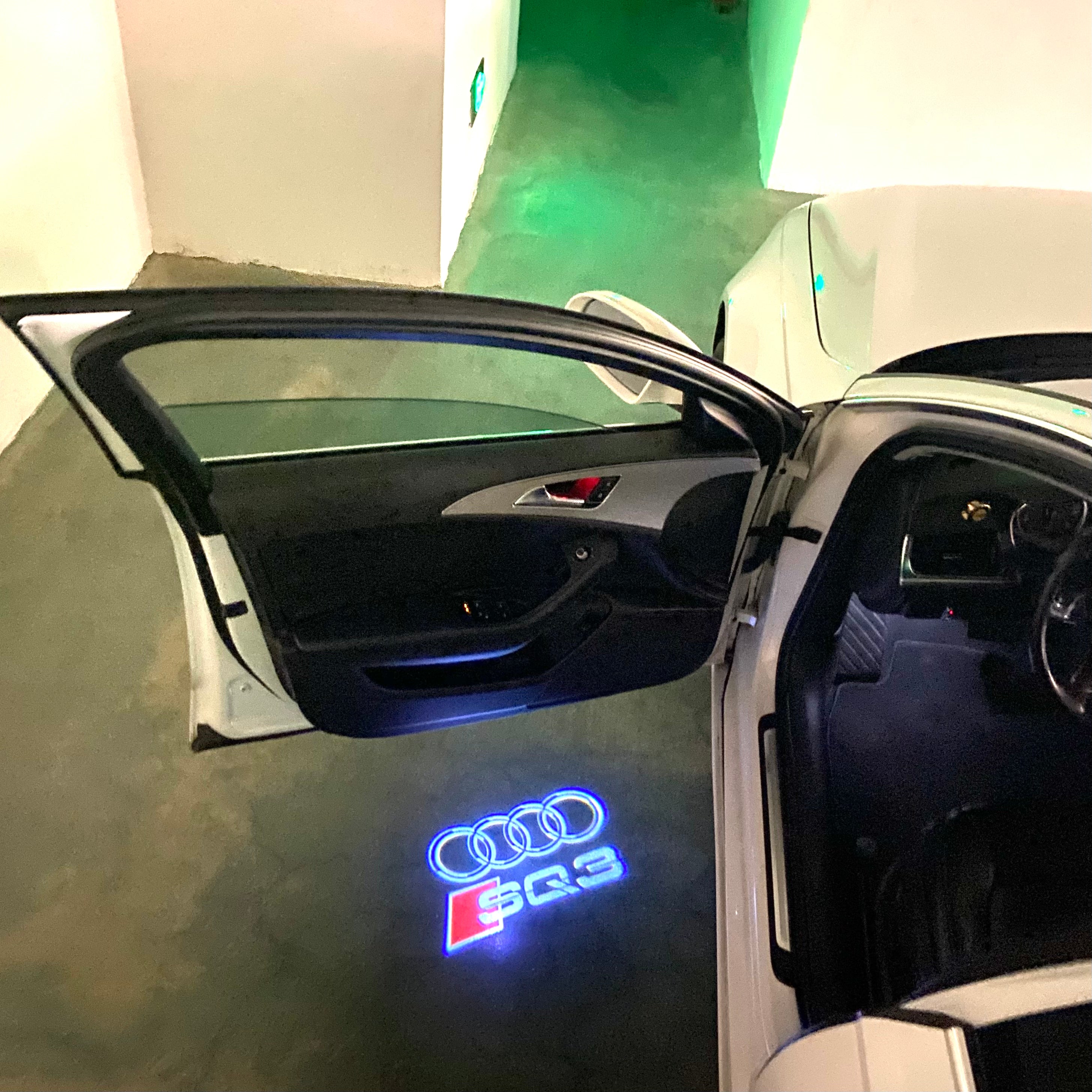 AUDI LOGO PROJECTOT LIGHTS Nr.120 (الكمية 1 = 2 Logo Films /2 أضواء الباب)