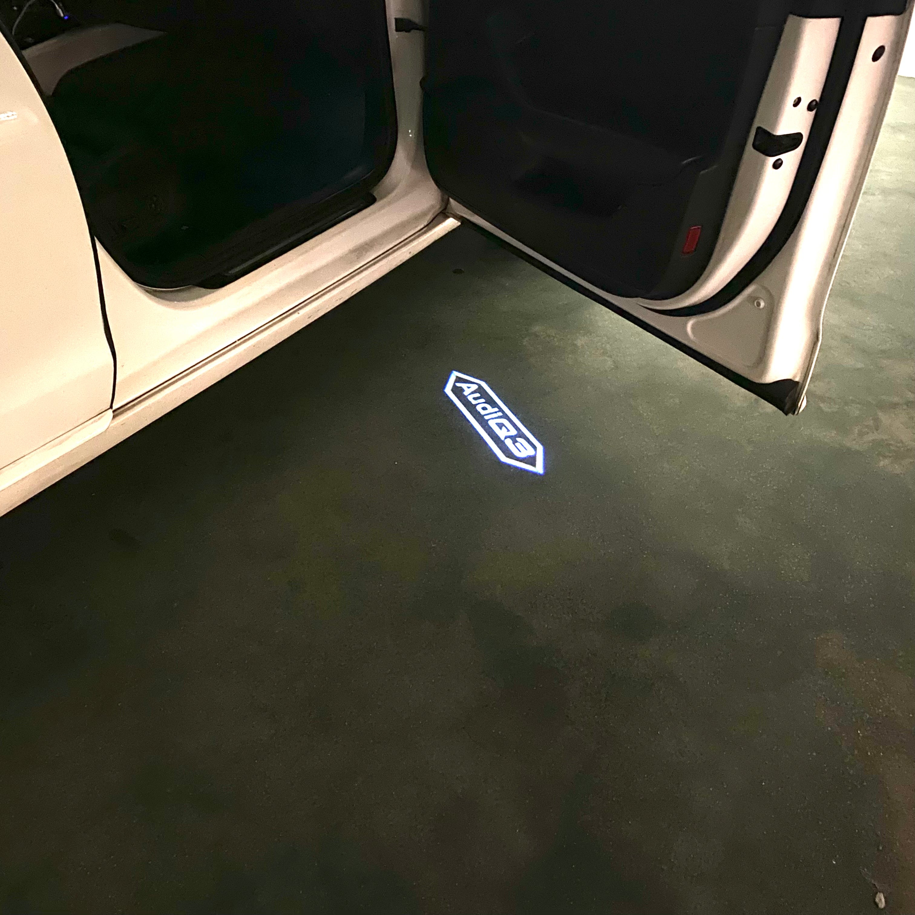 AUDI LOGO PROJECTOT LIGHTS Nr.120 (الكمية 1 = 2 Logo Films /2 أضواء الباب)