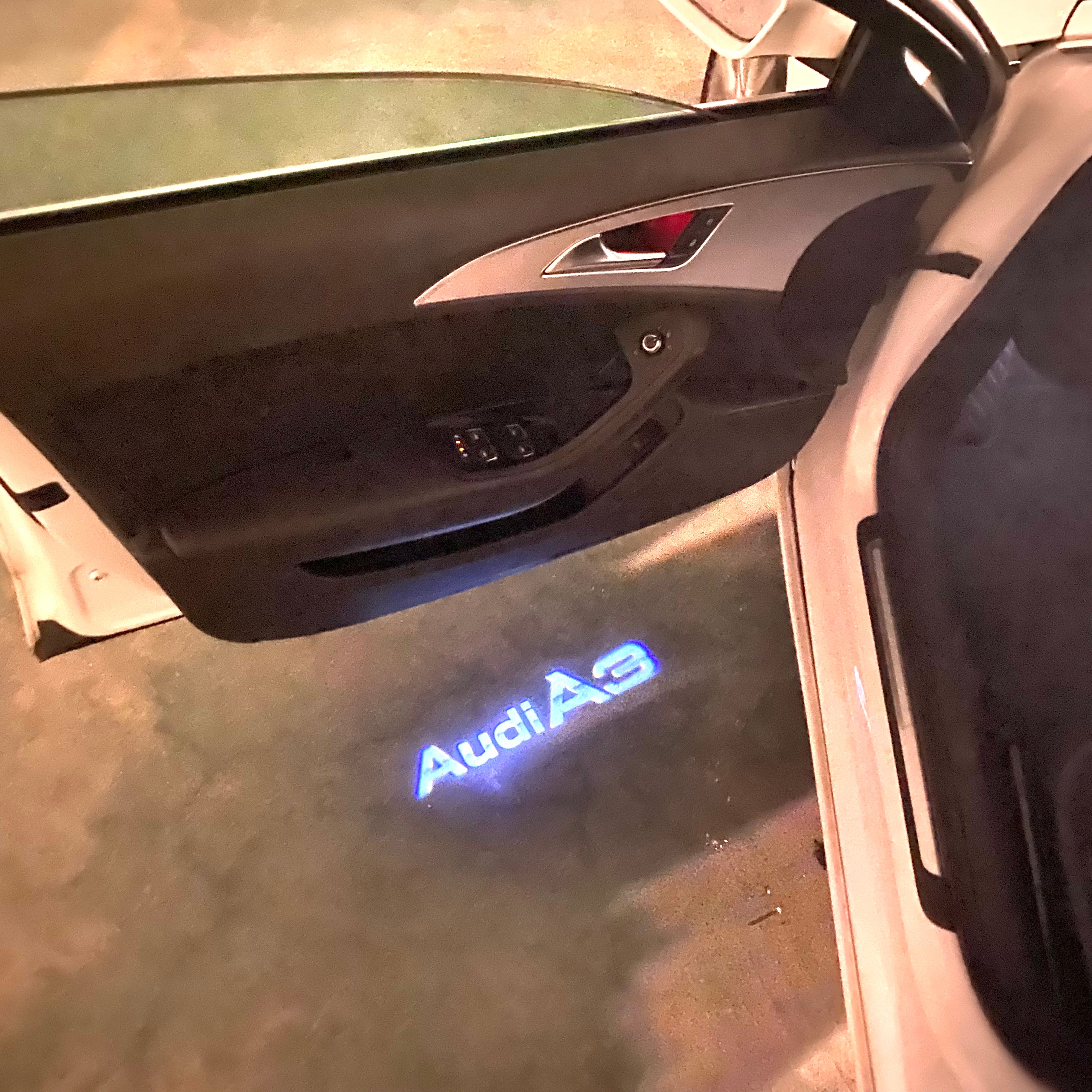 AUDI LOGO PROJECTOT LIGHTS Nr.120 (الكمية 1 = 2 Logo Films /2 أضواء الباب)