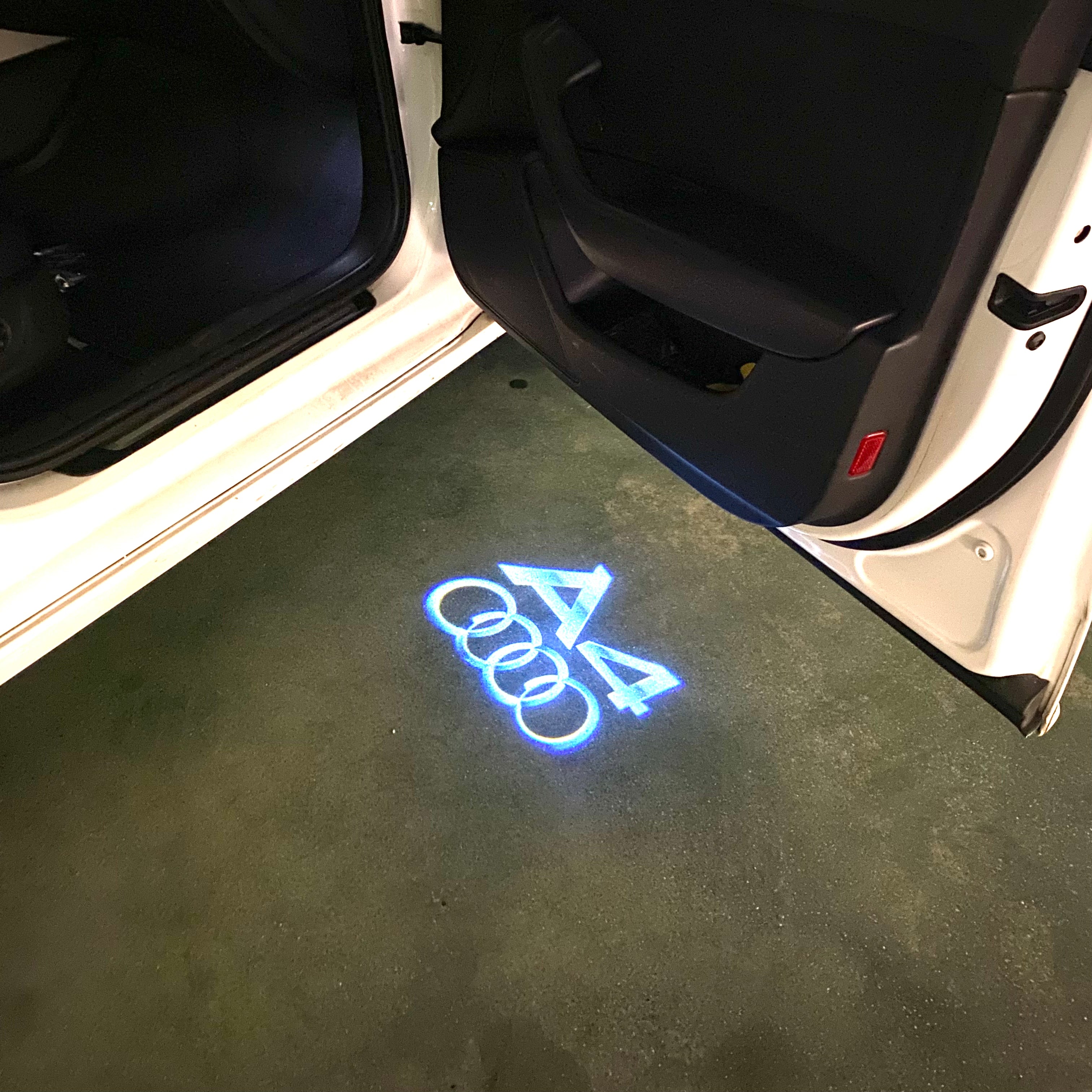 AUDI LOGO PROJECTOT LIGHTS Nr.120 (الكمية 1 = 2 Logo Films /2 أضواء الباب)