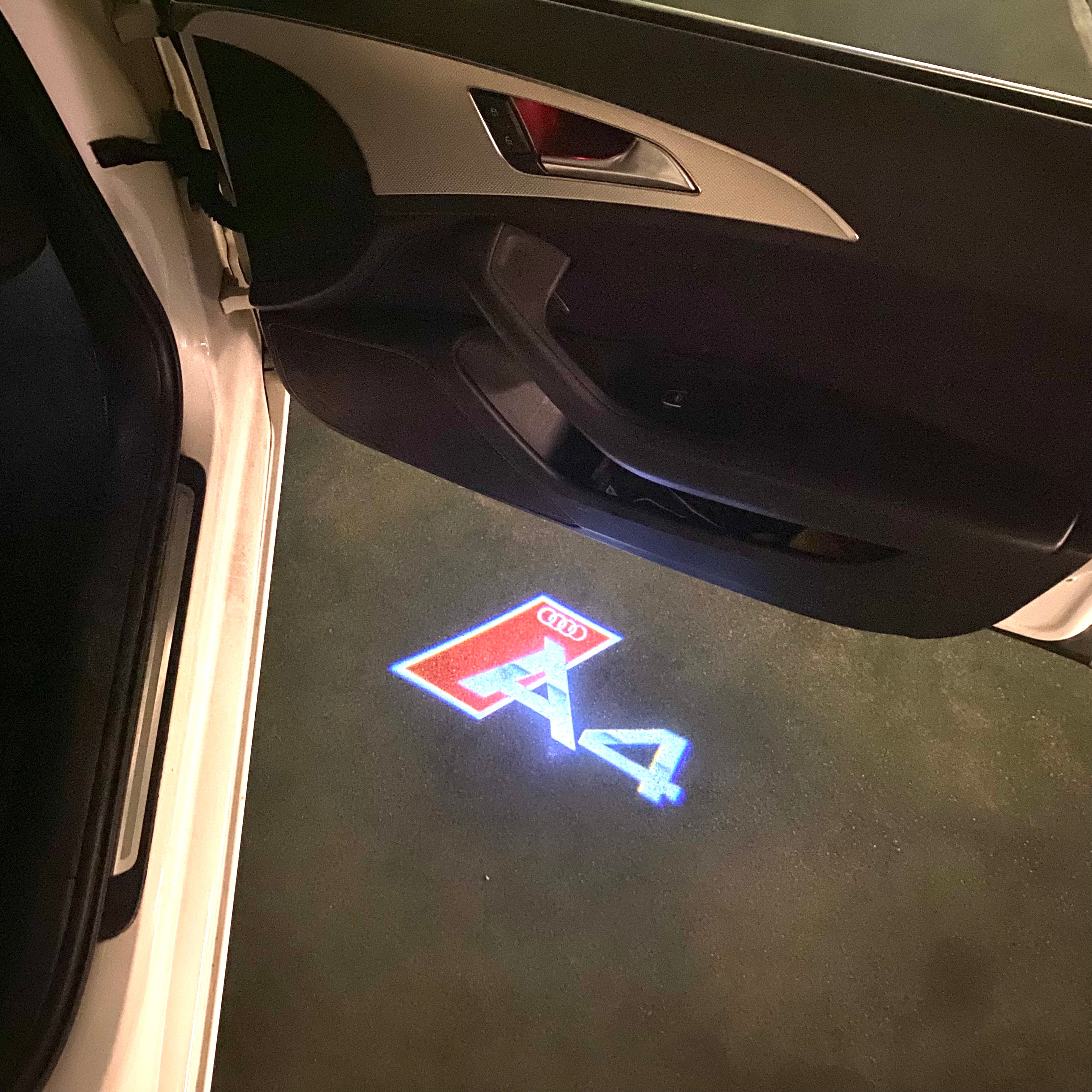 AUDI LOGO PROJECTOT LIGHTS Nr.120 (الكمية 1 = 2 Logo Films /2 أضواء الباب)