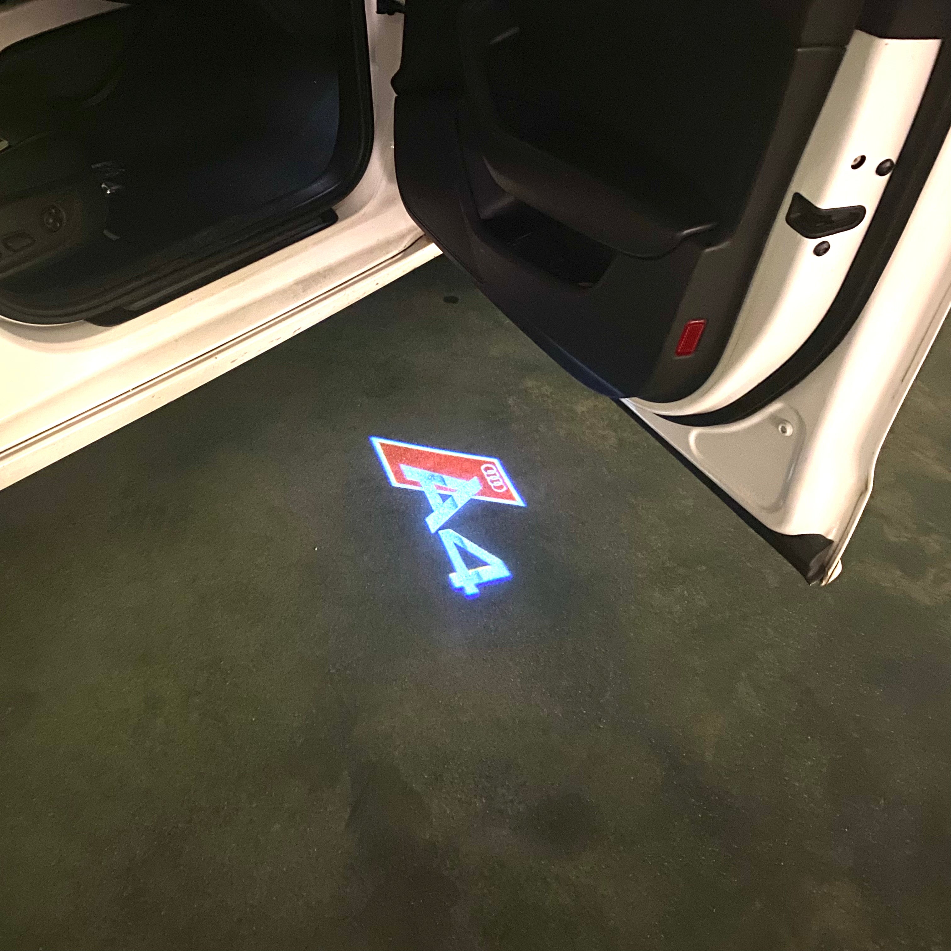 AUDI LOGO PROJECTOT LIGHTS Nr.120 (الكمية 1 = 2 Logo Films /2 أضواء الباب)