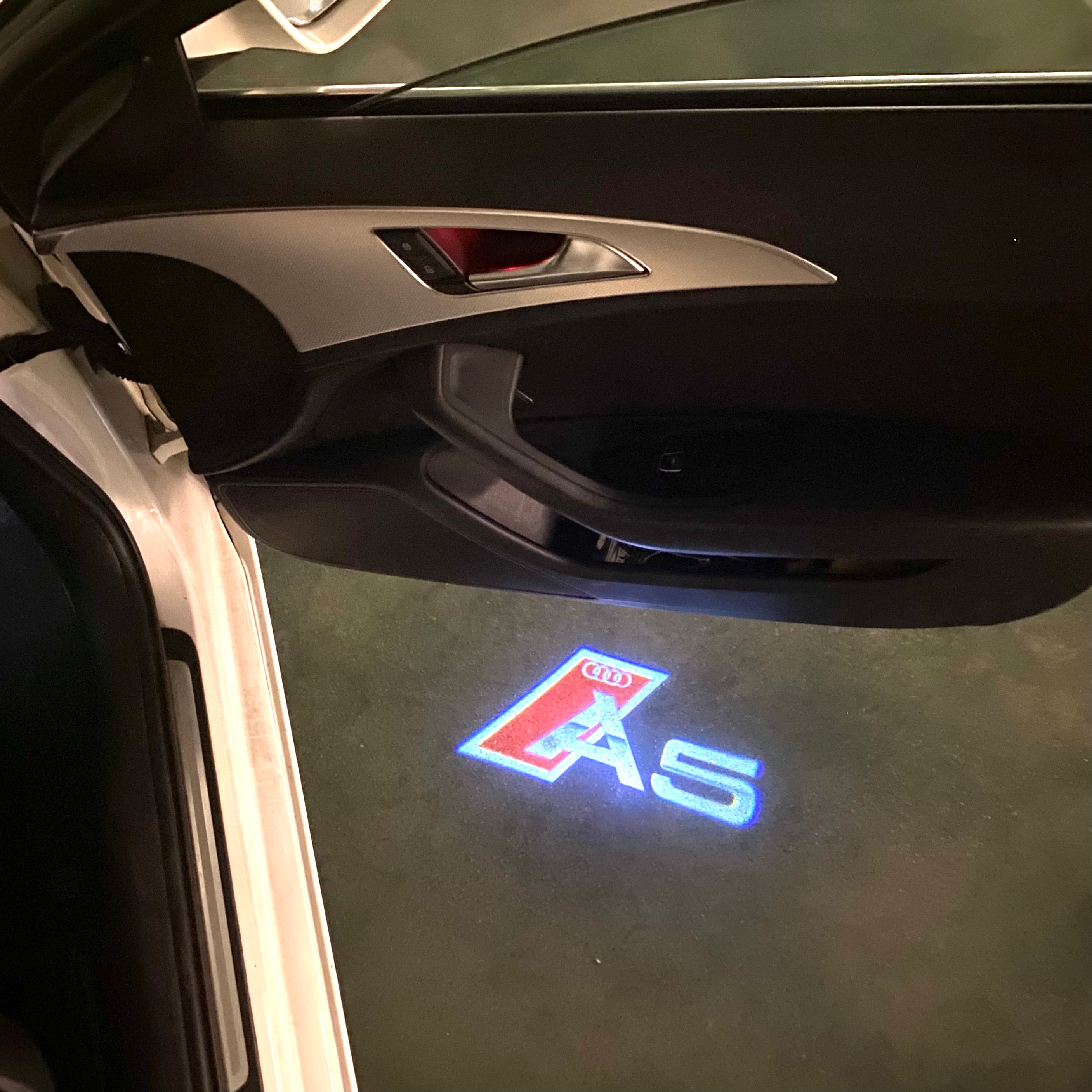 AUDI LOGO PROJECTOT LIGHTS Nr.120 (الكمية 1 = 2 Logo Films /2 أضواء الباب)