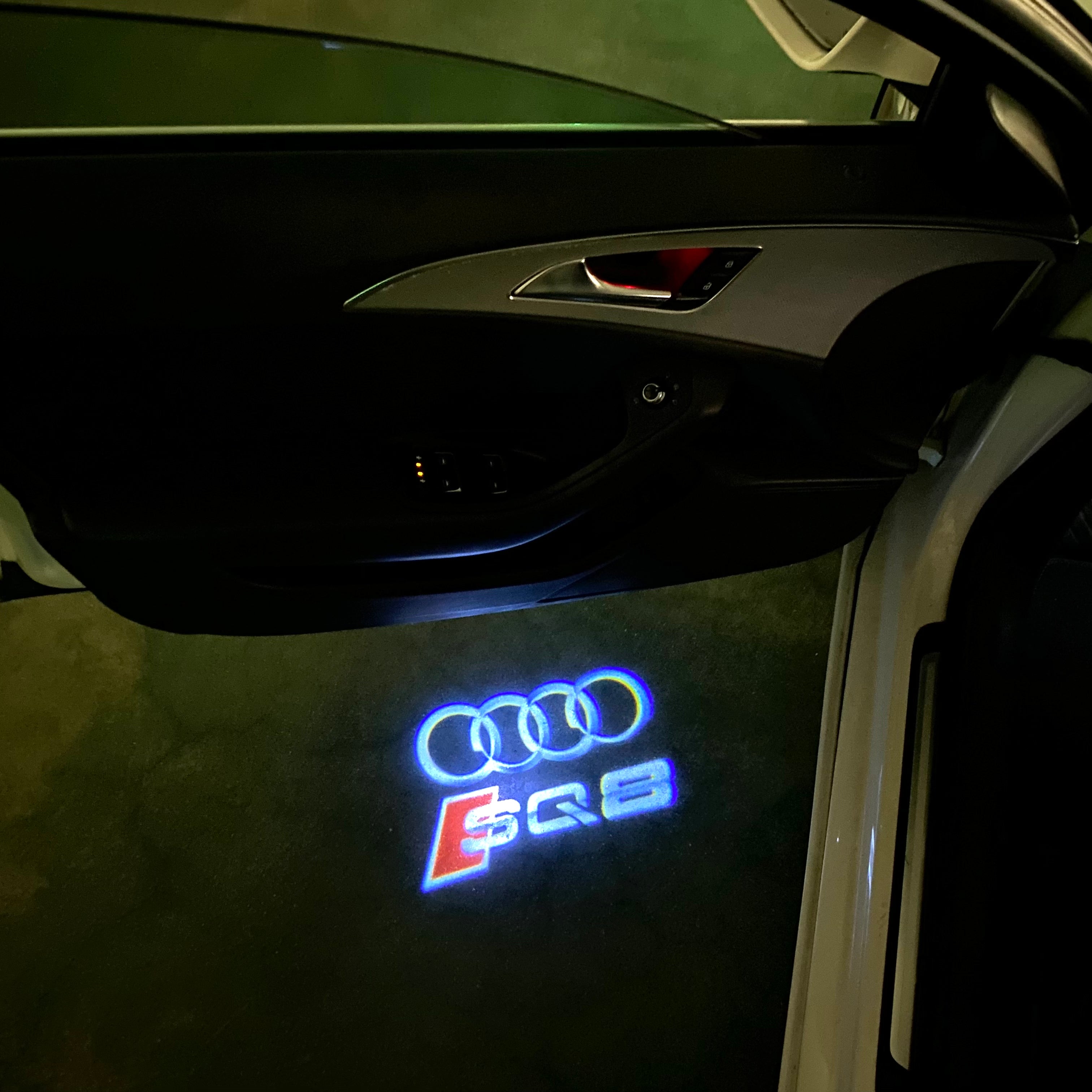AUDI LOGO PROJECTOT LIGHTS Nr.120 (الكمية 1 = 2 Logo Films /2 أضواء الباب)