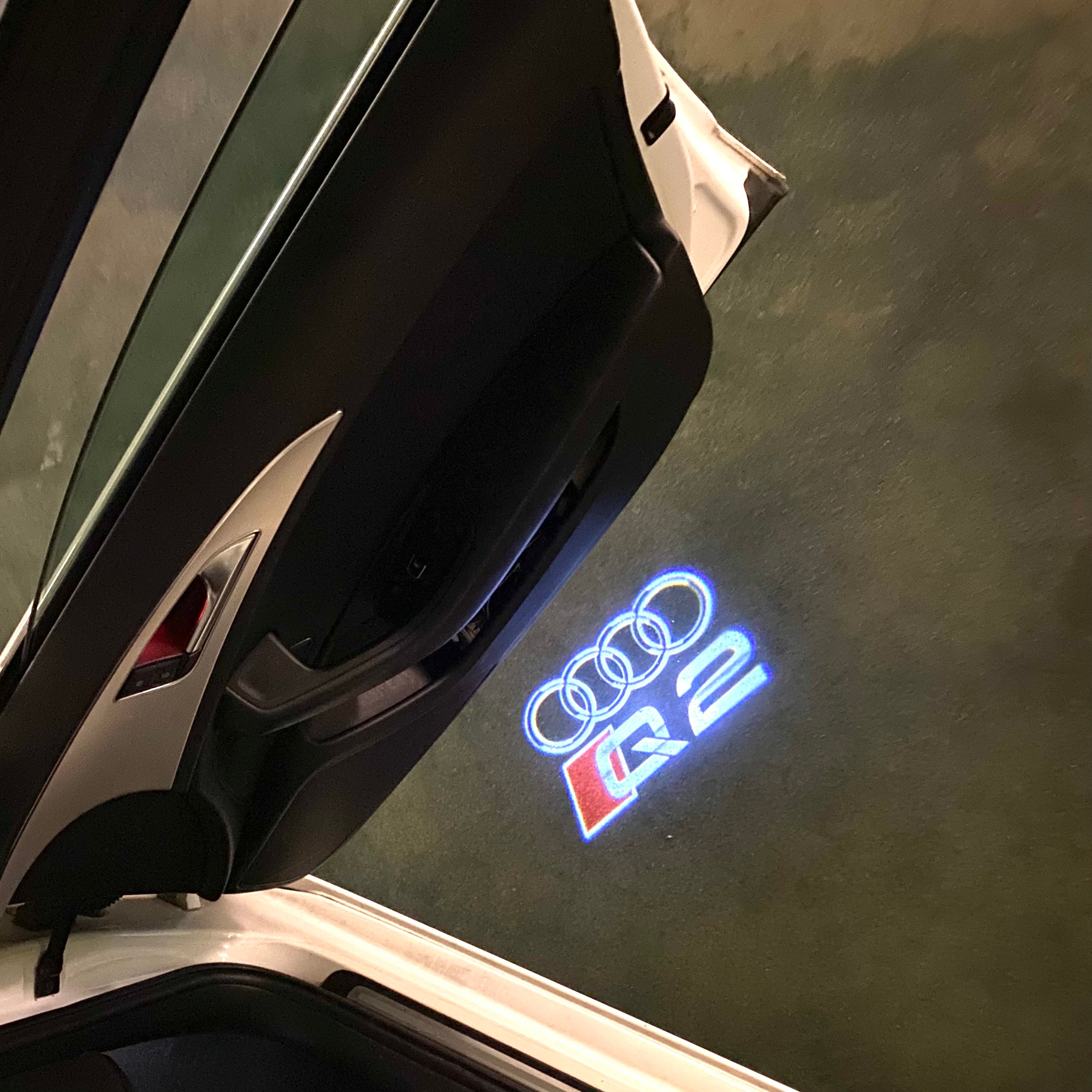 AUDI LOGO PROJECTOT LIGHTS Nr.120 (الكمية 1 = 2 Logo Films /2 أضواء الباب)