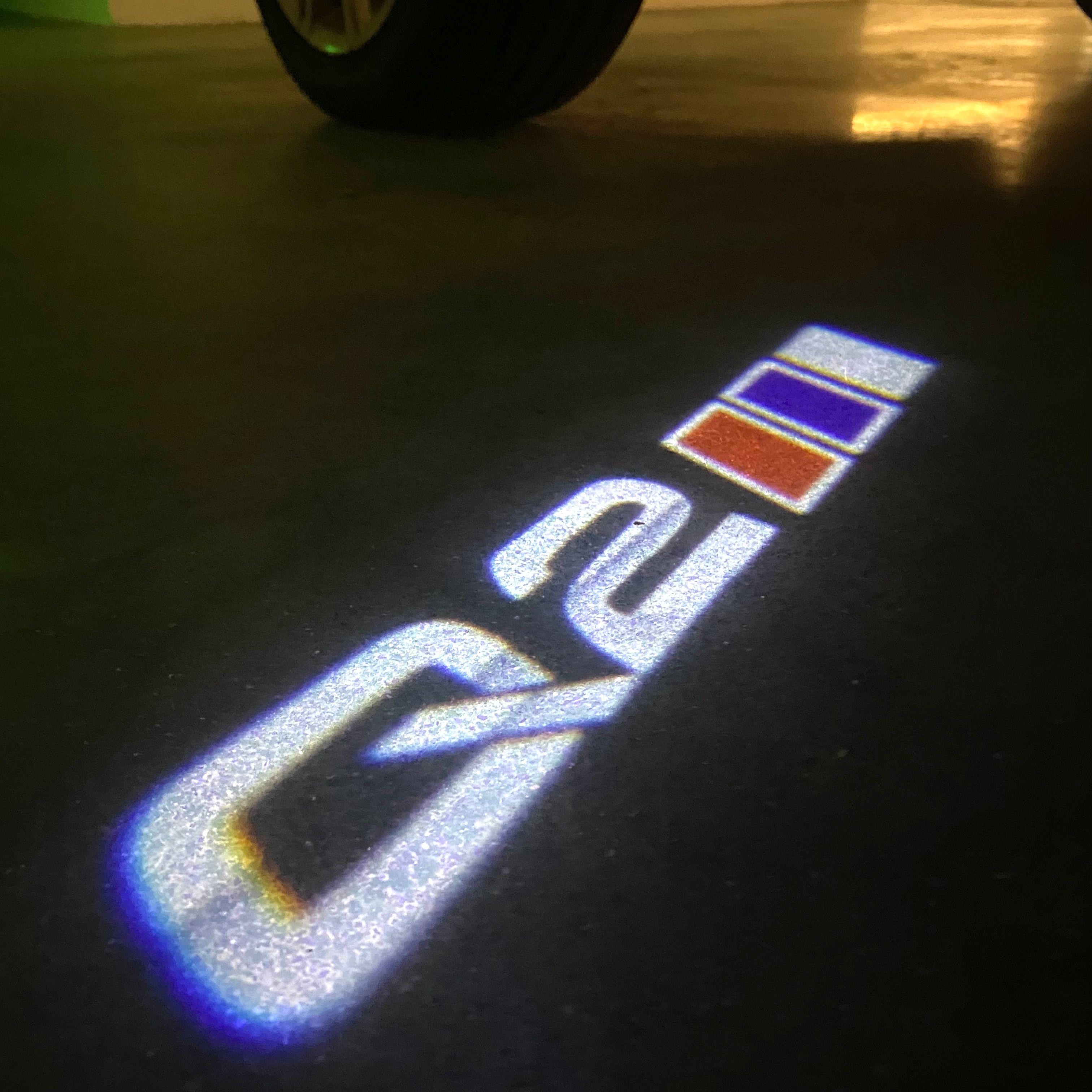 AUDI LOGO PROJECTOT LIGHTS Nr.120 (الكمية 1 = 2 Logo Films /2 أضواء الباب)