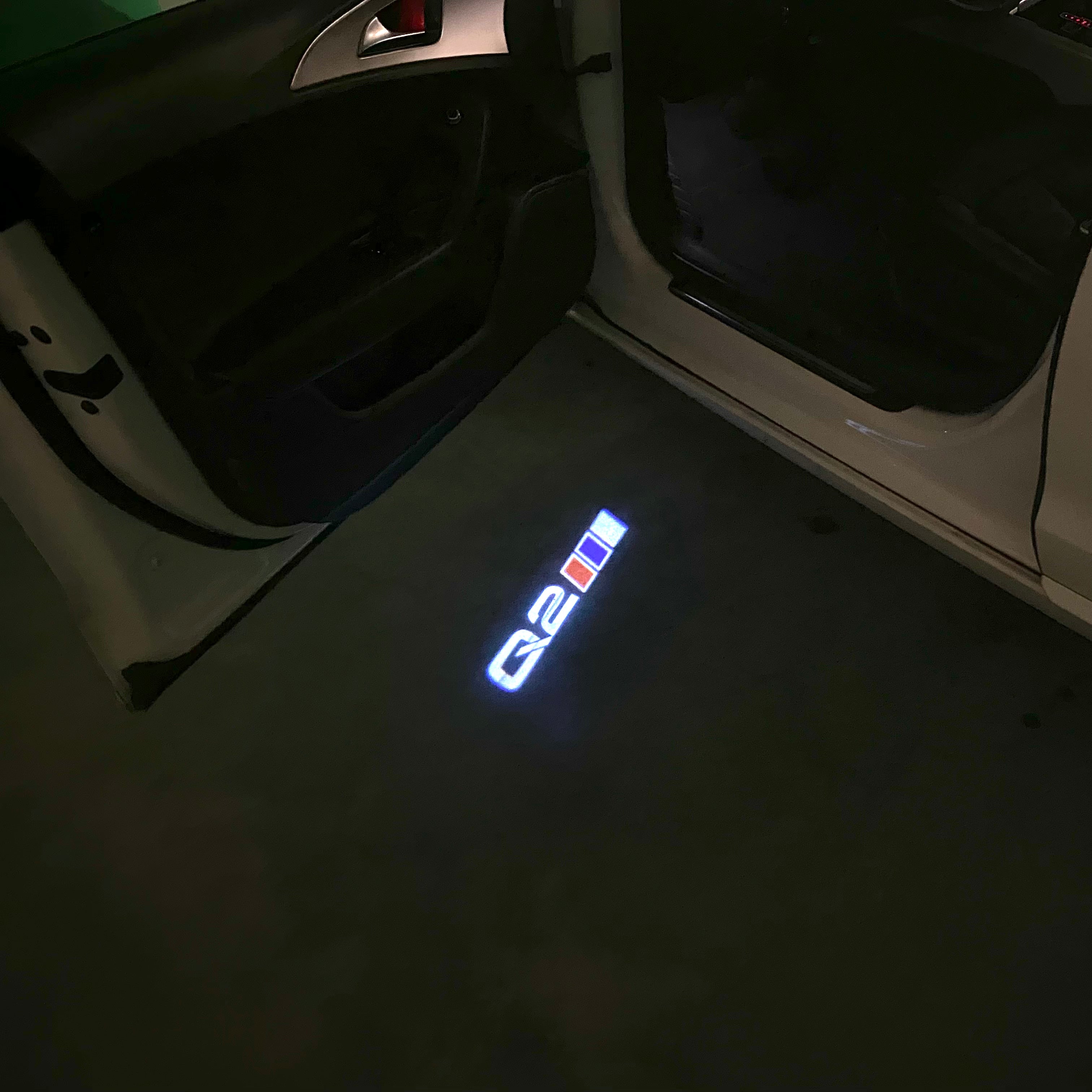 AUDI LOGO PROJECTOT LIGHTS Nr.120 (الكمية 1 = 2 Logo Films /2 أضواء الباب)