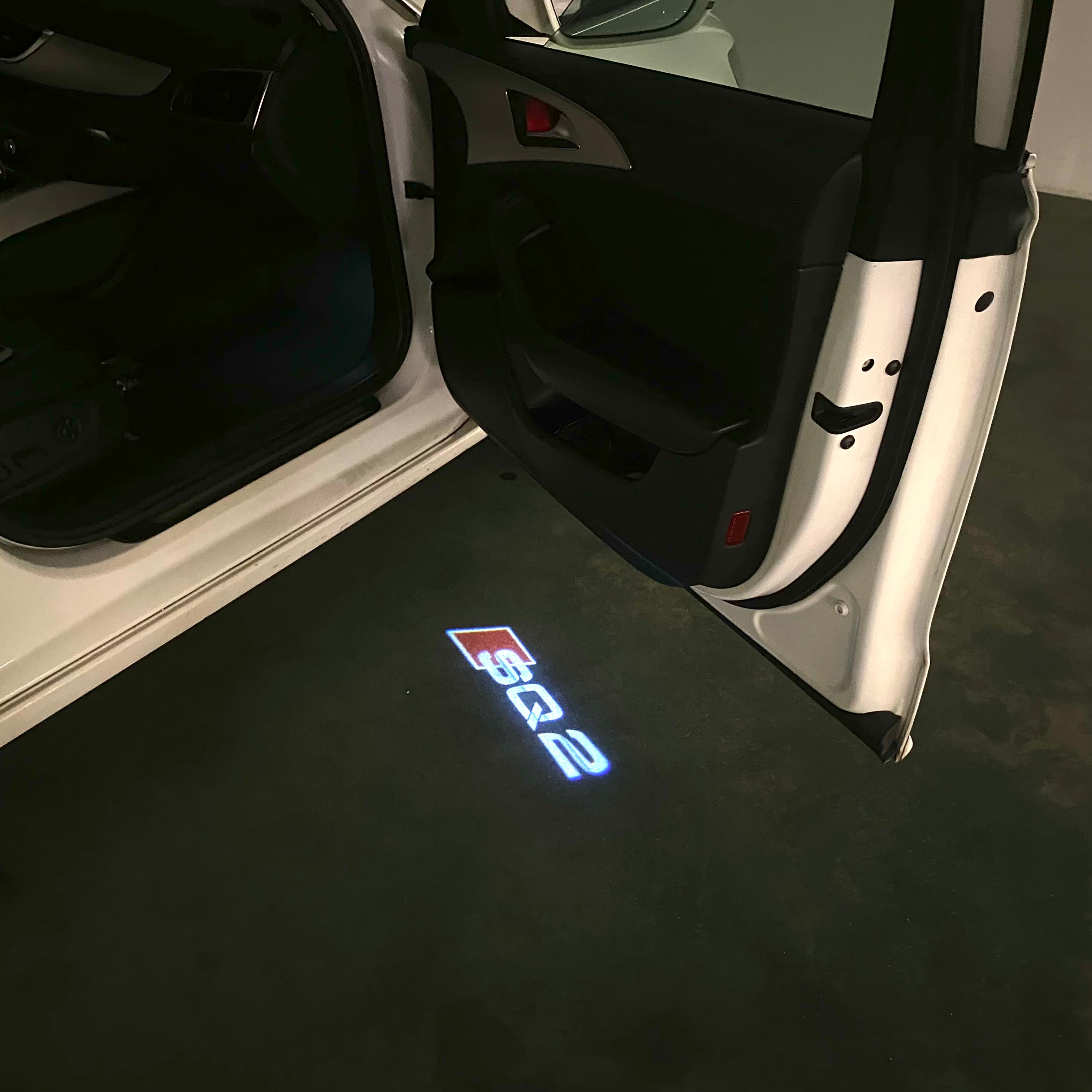 AUDI LOGO PROJECTOT LIGHTS Nr.120 (الكمية 1 = 2 Logo Films /2 أضواء الباب)