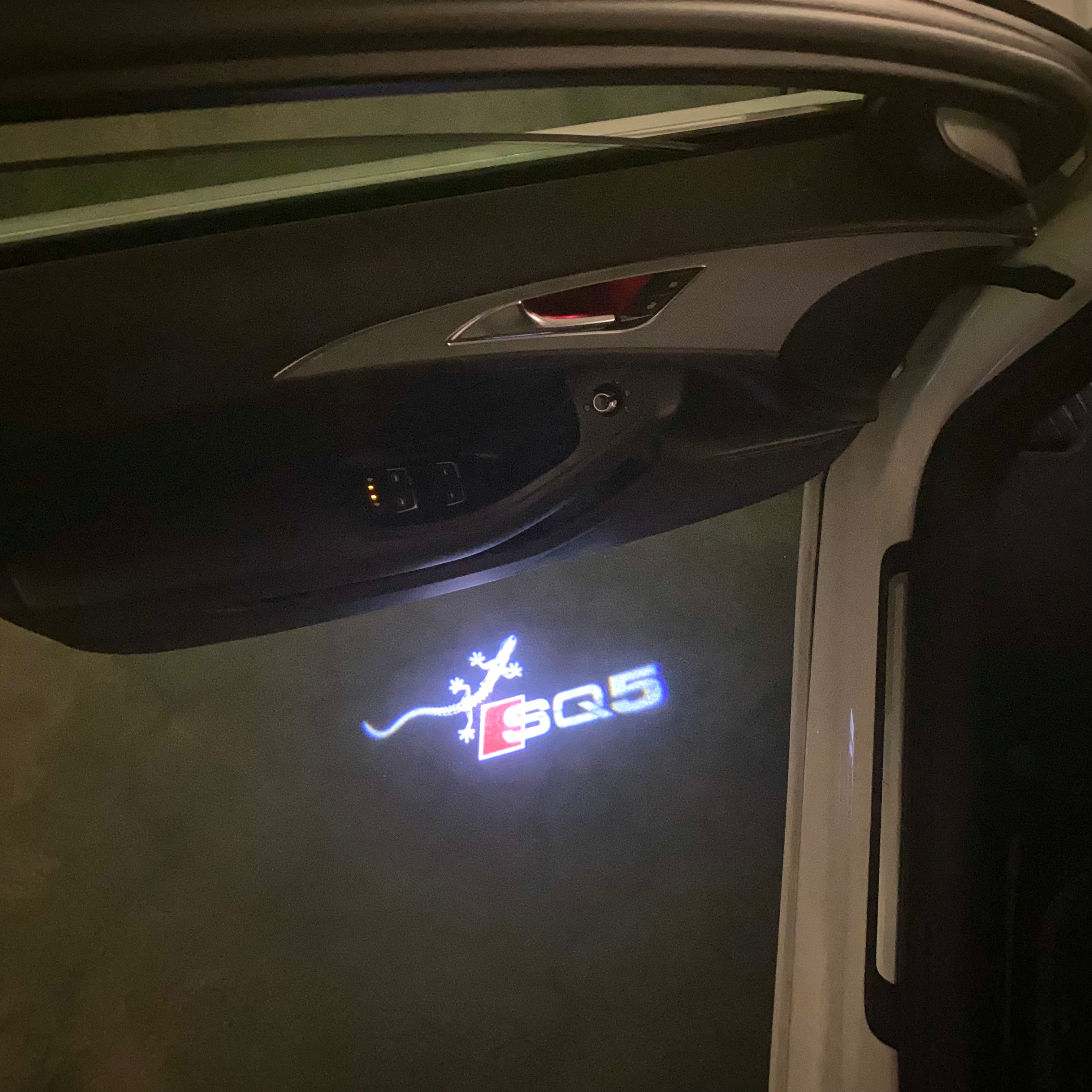 AUDI LOGO PROJECTOT LIGHTS Nr.120 (الكمية 1 = 2 Logo Films /2 أضواء الباب)