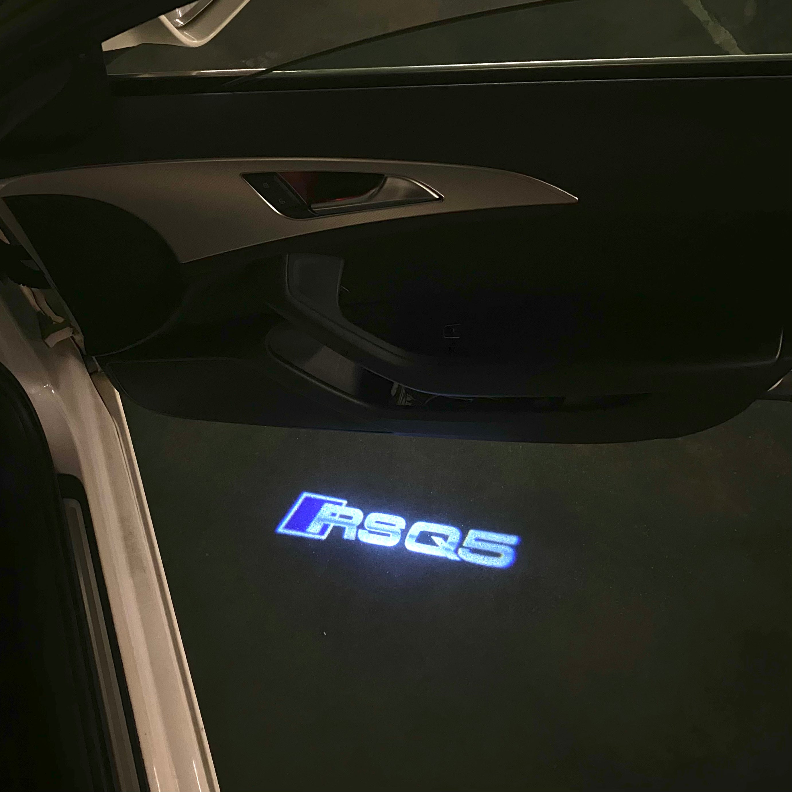 AUDI LOGO PROJECTOT LIGHTS Nr.120 (الكمية 1 = 2 Logo Films /2 أضواء الباب)