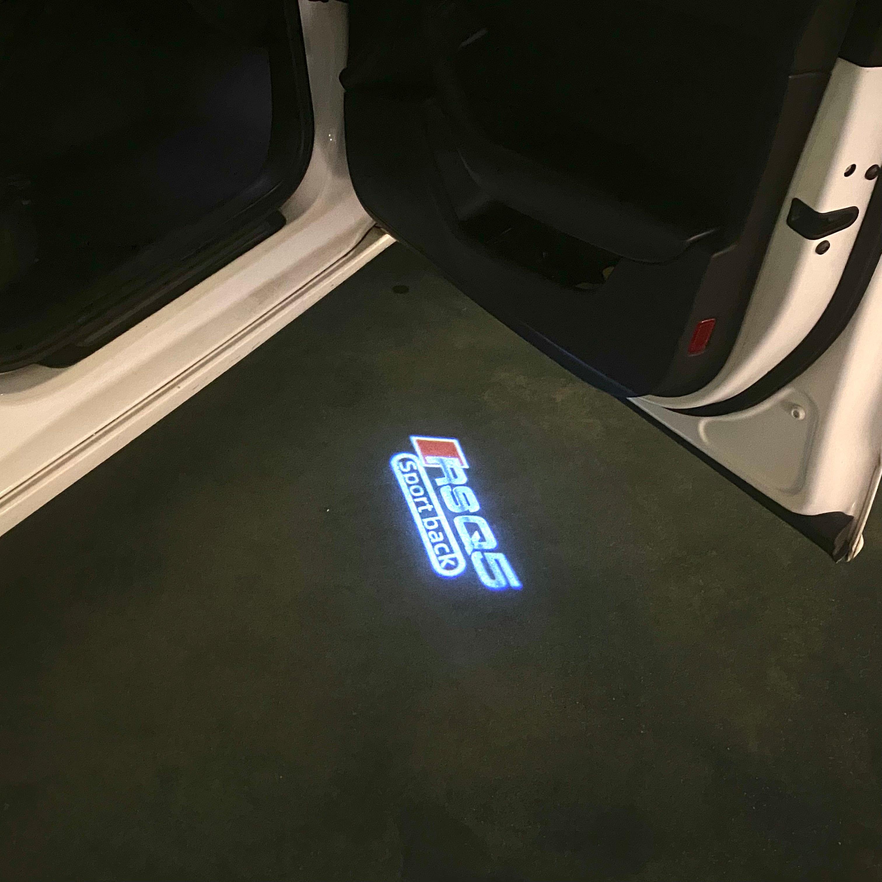 AUDI LOGO PROJECTOT LIGHTS Nr.120 (الكمية 1 = 2 Logo Films /2 أضواء الباب)