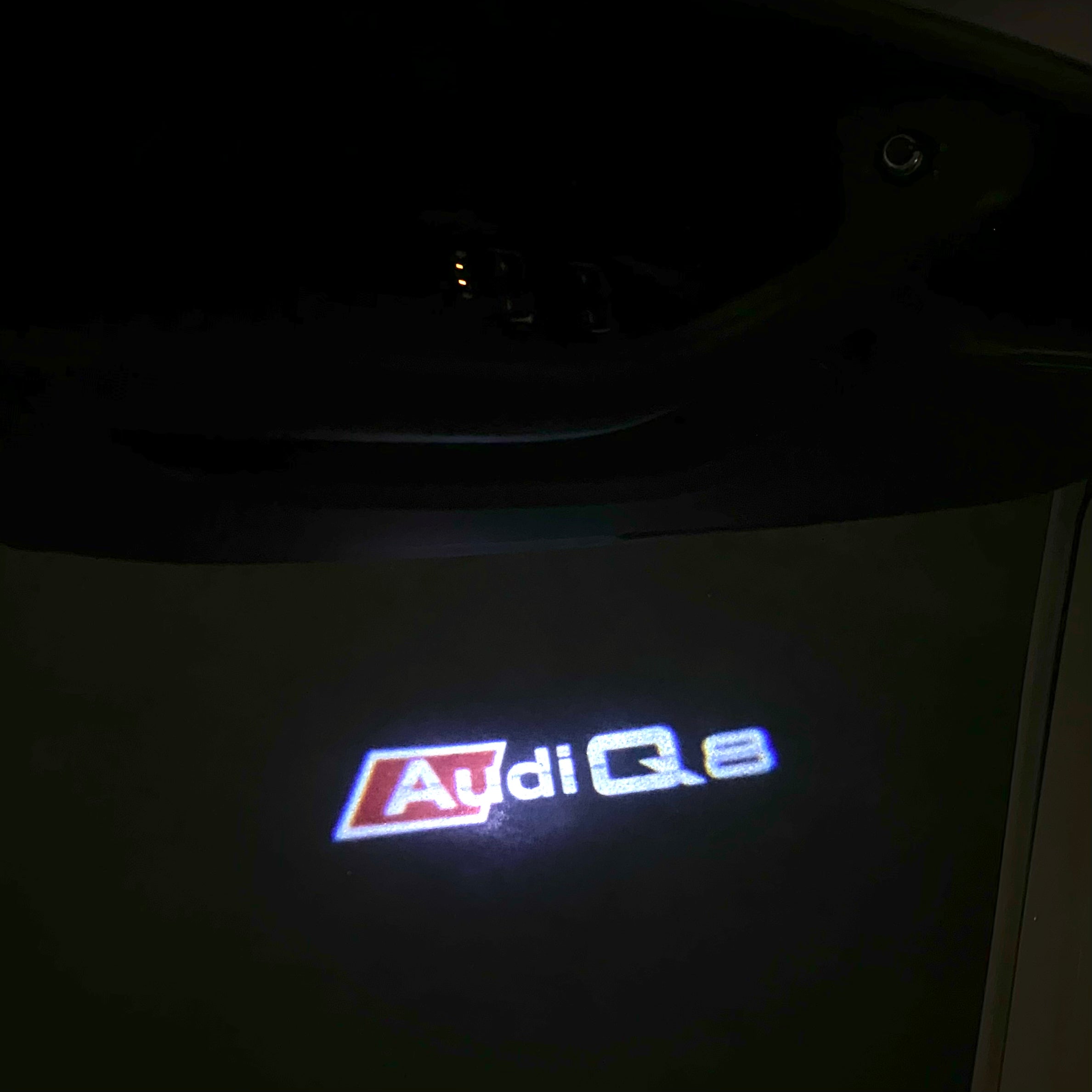 AUDI LOGO PROJECTOT LIGHTS Nr.120 (الكمية 1 = 2 Logo Films /2 أضواء الباب)