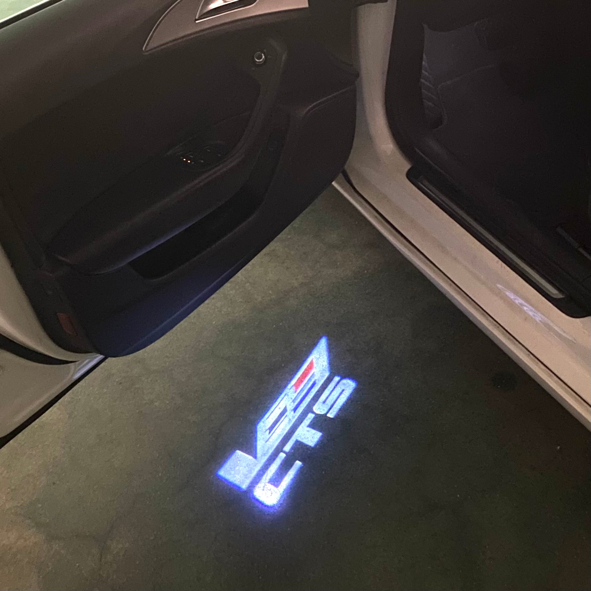 AUDI LOGO PROJECTOT LIGHTS Nr.19 (الكمية 1 = 2 Logo Films /2 أضواء الباب)