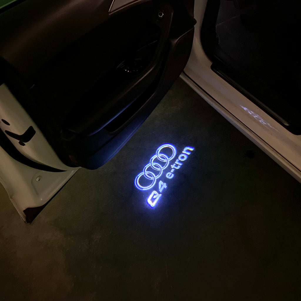 LUCES DE PROYECTOR LOGO AUDI No 120 (cantidad 1 = 2 películas con logotipo / 2 luces de puerta)