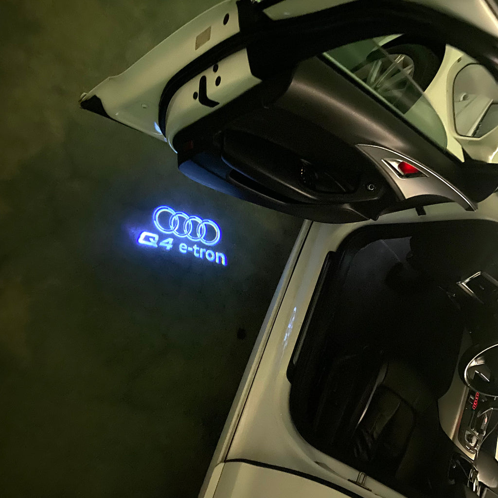LUCES DE PROYECTOR LOGO AUDI No 120 (cantidad 1 = 2 películas con logotipo / 2 luces de puerta)