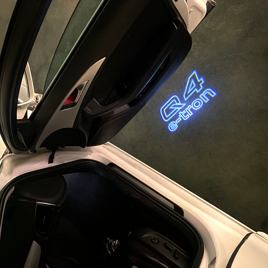 LUCES DE PROYECTOR LOGO AUDI No 120 (cantidad 1 = 2 películas con logotipo / 2 luces de puerta)