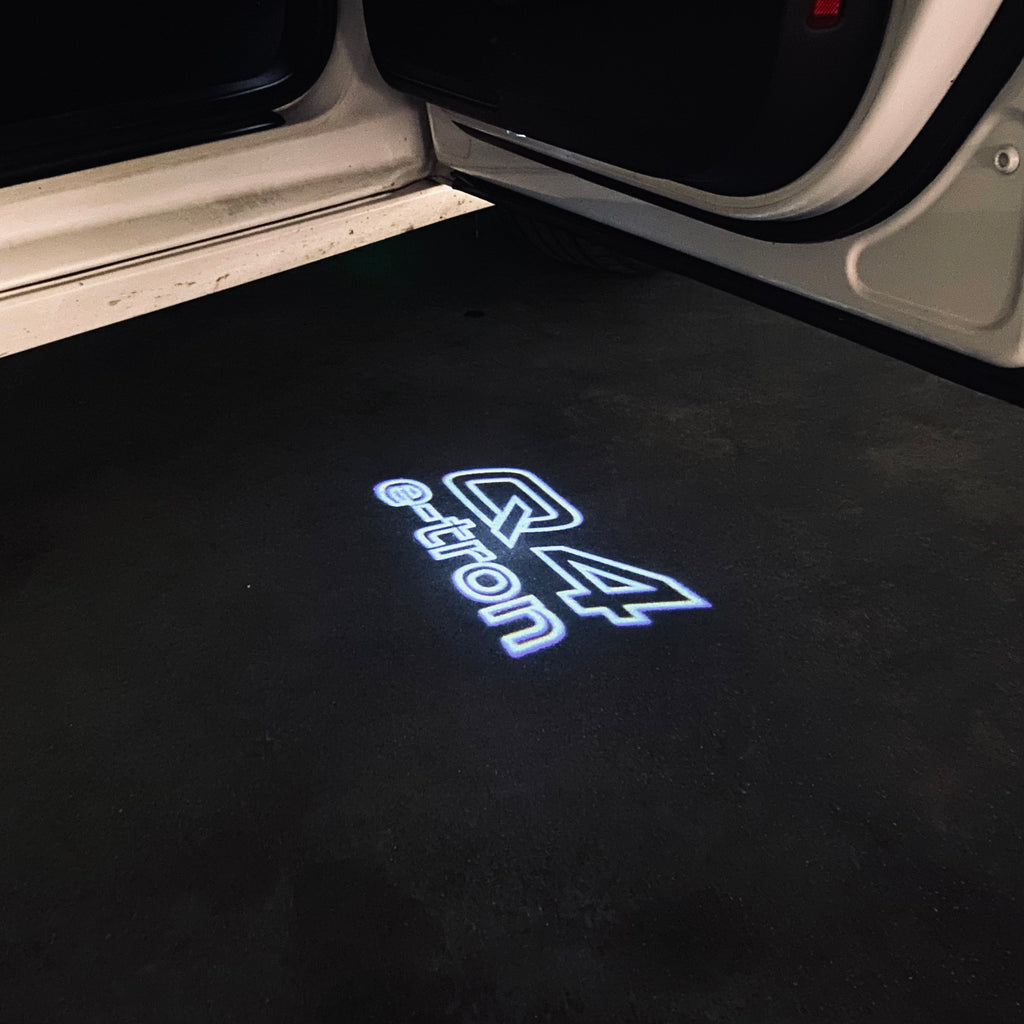 LUCES DE PROYECTOR LOGO AUDI No 120 (cantidad 1 = 2 películas con logotipo / 2 luces de puerta)