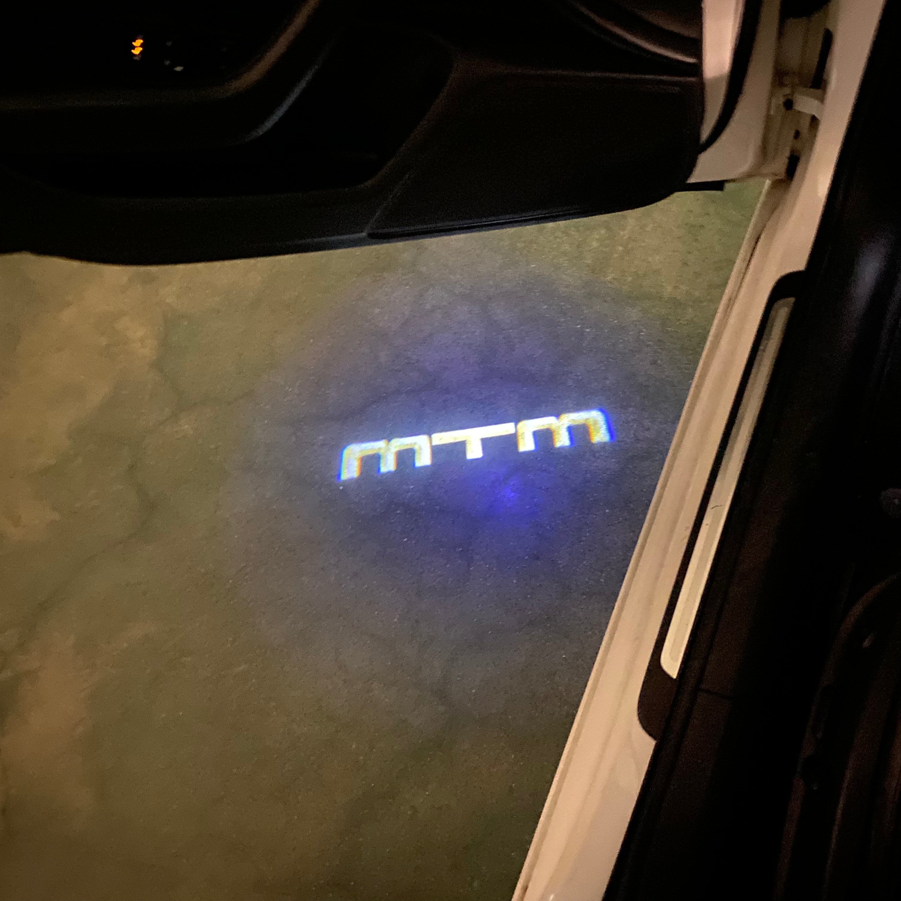 AUDI LOGO PROJECTOT LIGHTS Nr.86 (الكمية 1 = 2 Logo Films /2 أضواء الباب)