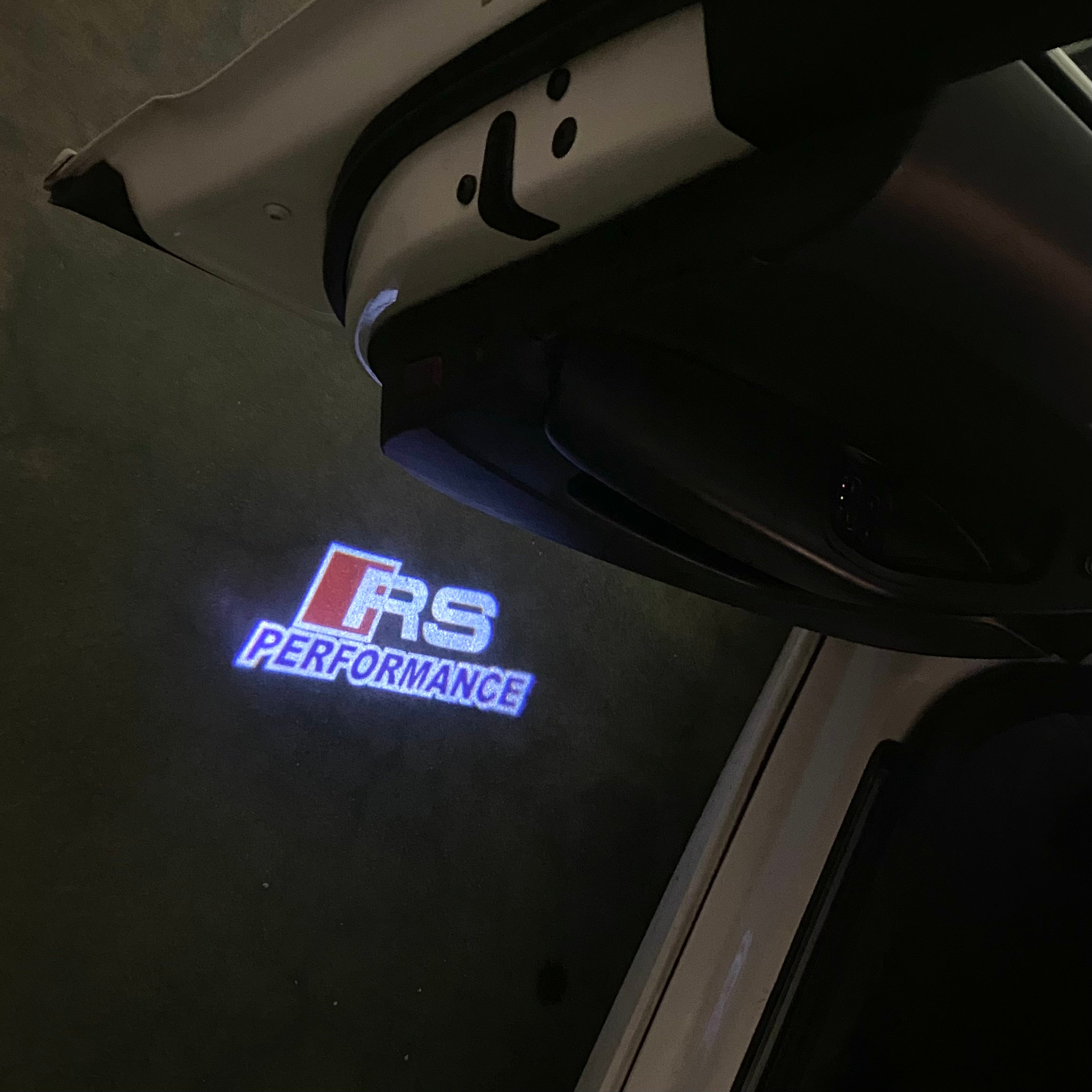 AUDI LOGO PROJECTOT LIGHTS Nr.120 (الكمية 1 = 2 Logo Films /2 أضواء الباب)