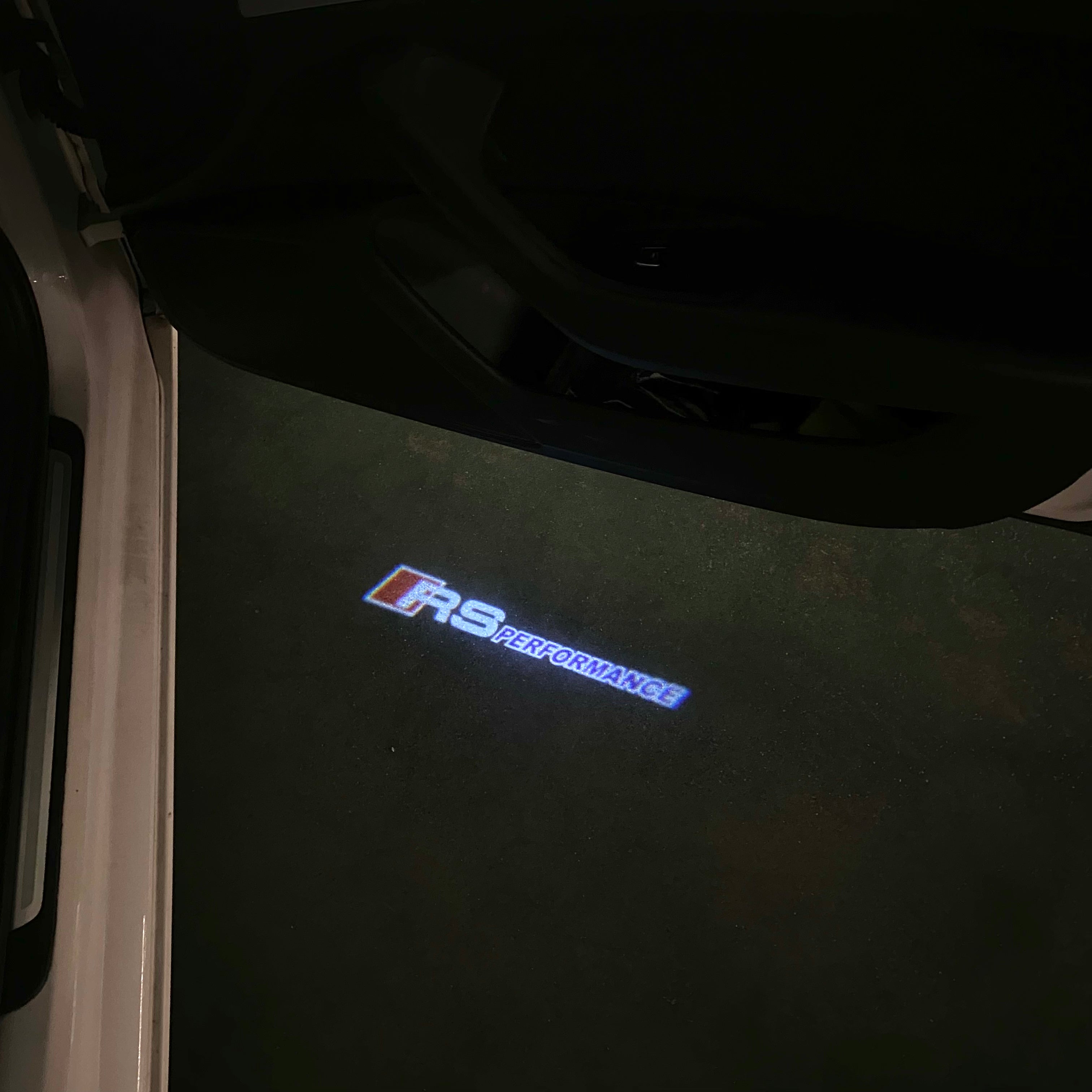 AUDI LOGO PROJECTOT LIGHTS Nr.120 (الكمية 1 = 2 Logo Films /2 أضواء الباب)