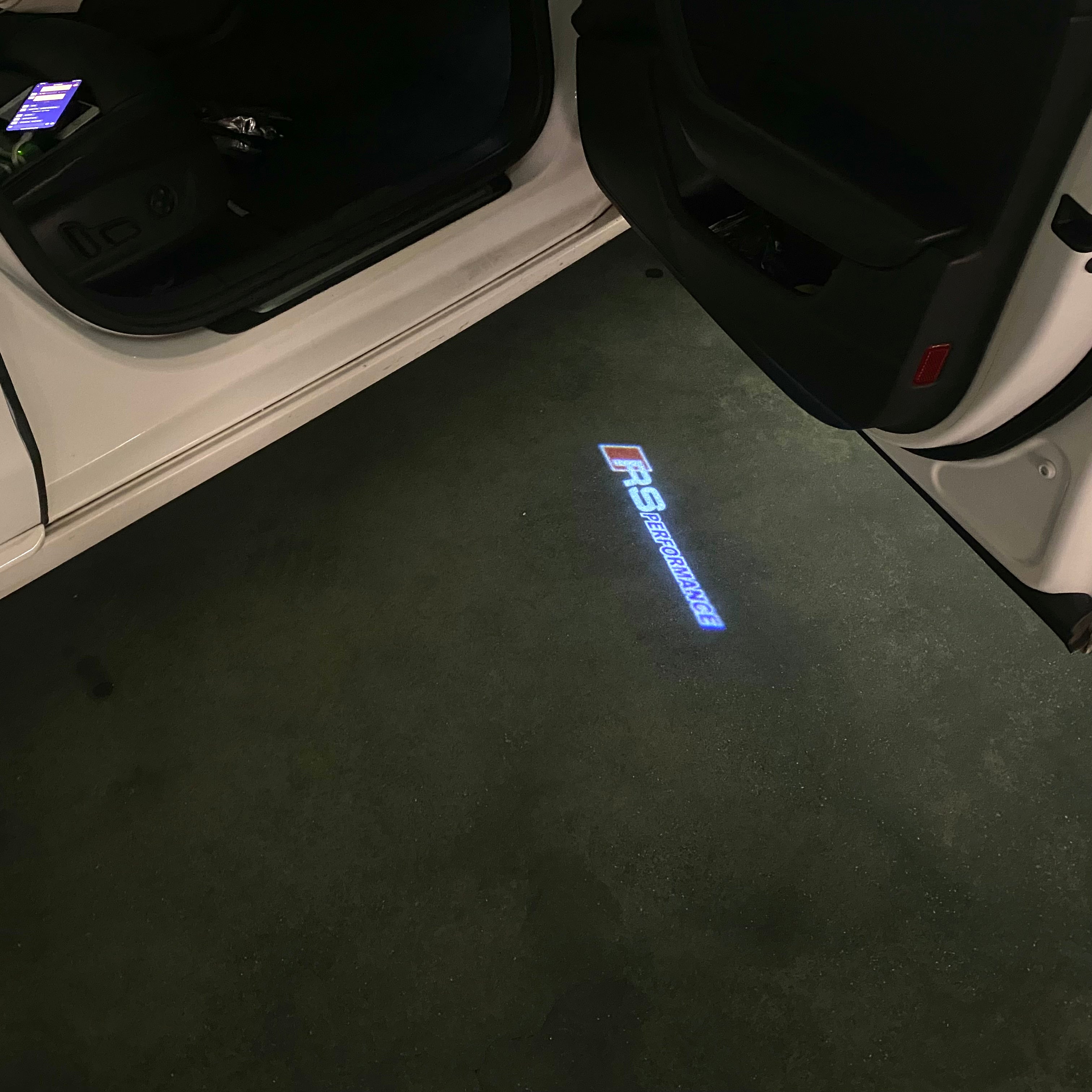 AUDI LOGO PROJECTOT LIGHTS Nr.120 (الكمية 1 = 2 Logo Films /2 أضواء الباب)