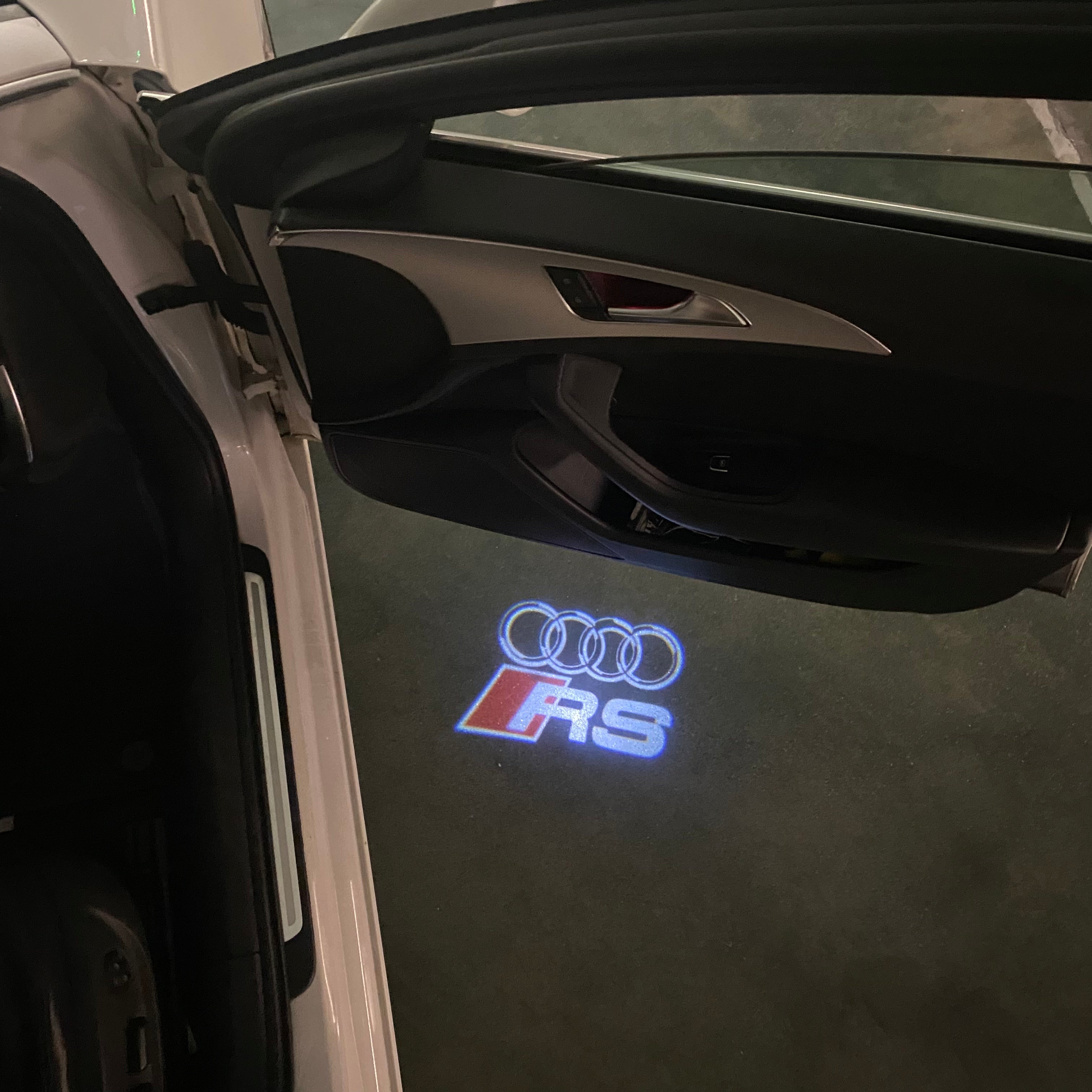 AUDI LOGO PROJECTOT LIGHTS Nr.120 (الكمية 1 = 2 Logo Films /2 أضواء الباب)