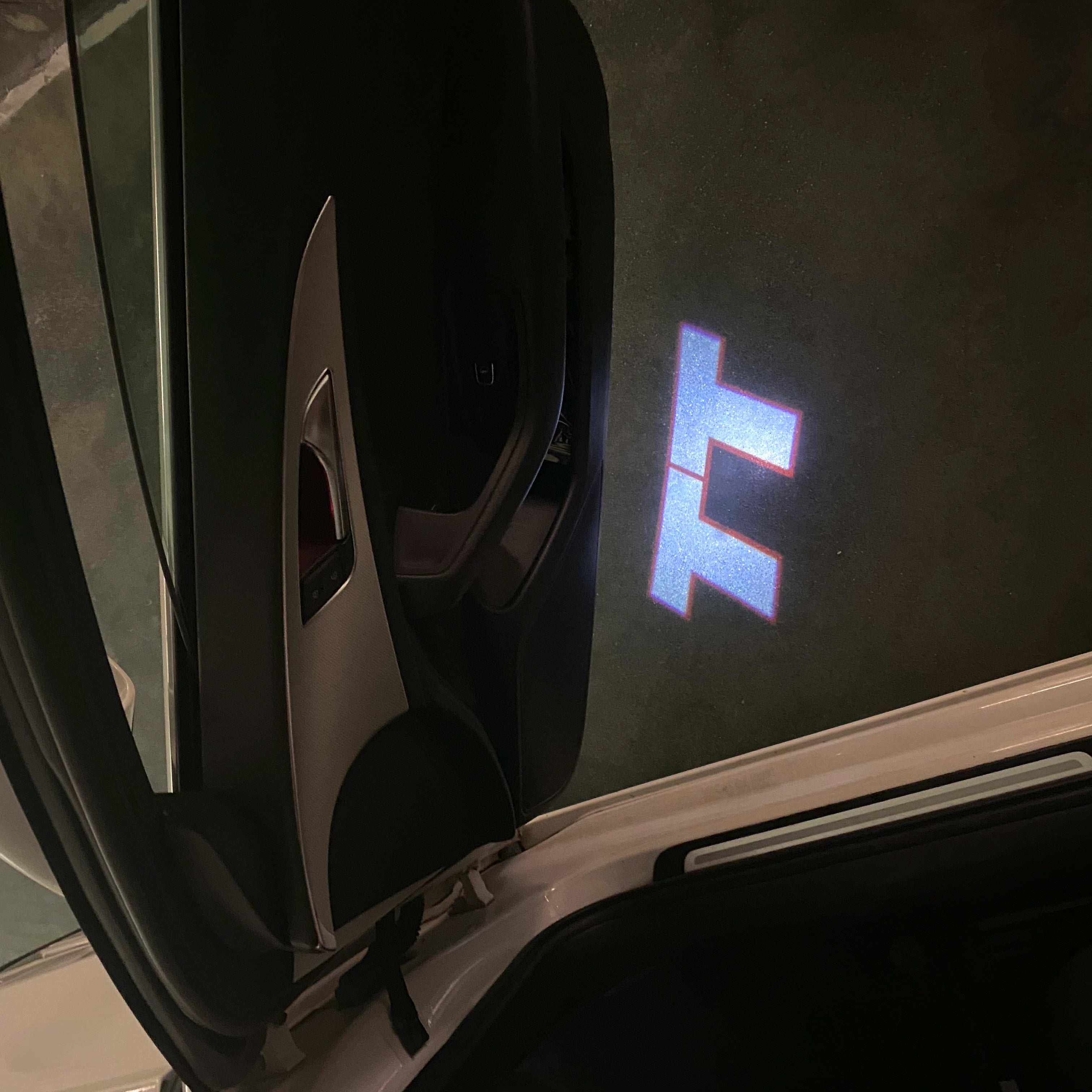 AUDI LOGO PROJECTOT LIGHTS Nr.15 (Menge 1 = 2 Logofolien /2 Türleuchten)