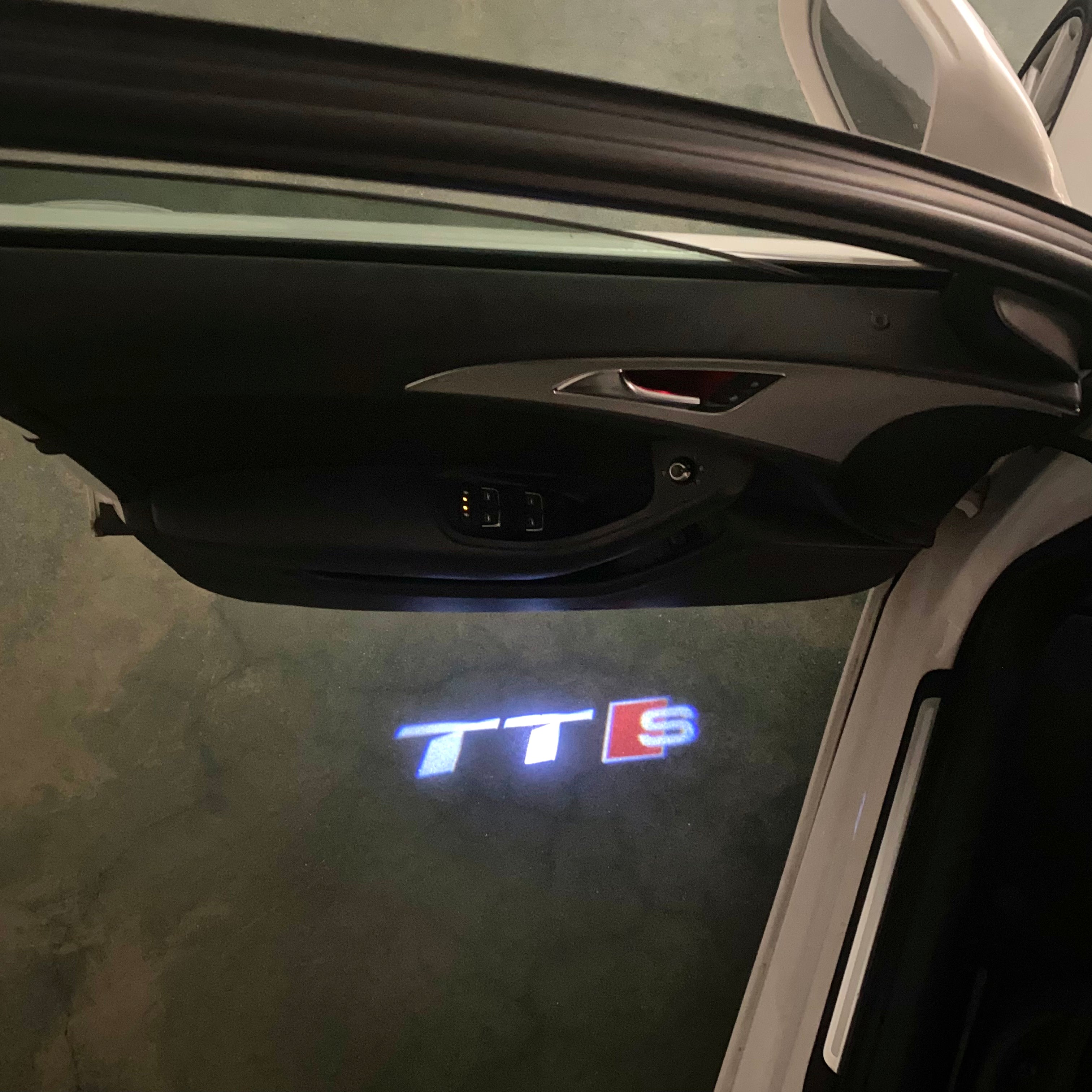 AUDI LOGO PROJECTOT LIGHTS Nr.120 (الكمية 1 = 2 Logo Films /2 أضواء الباب)