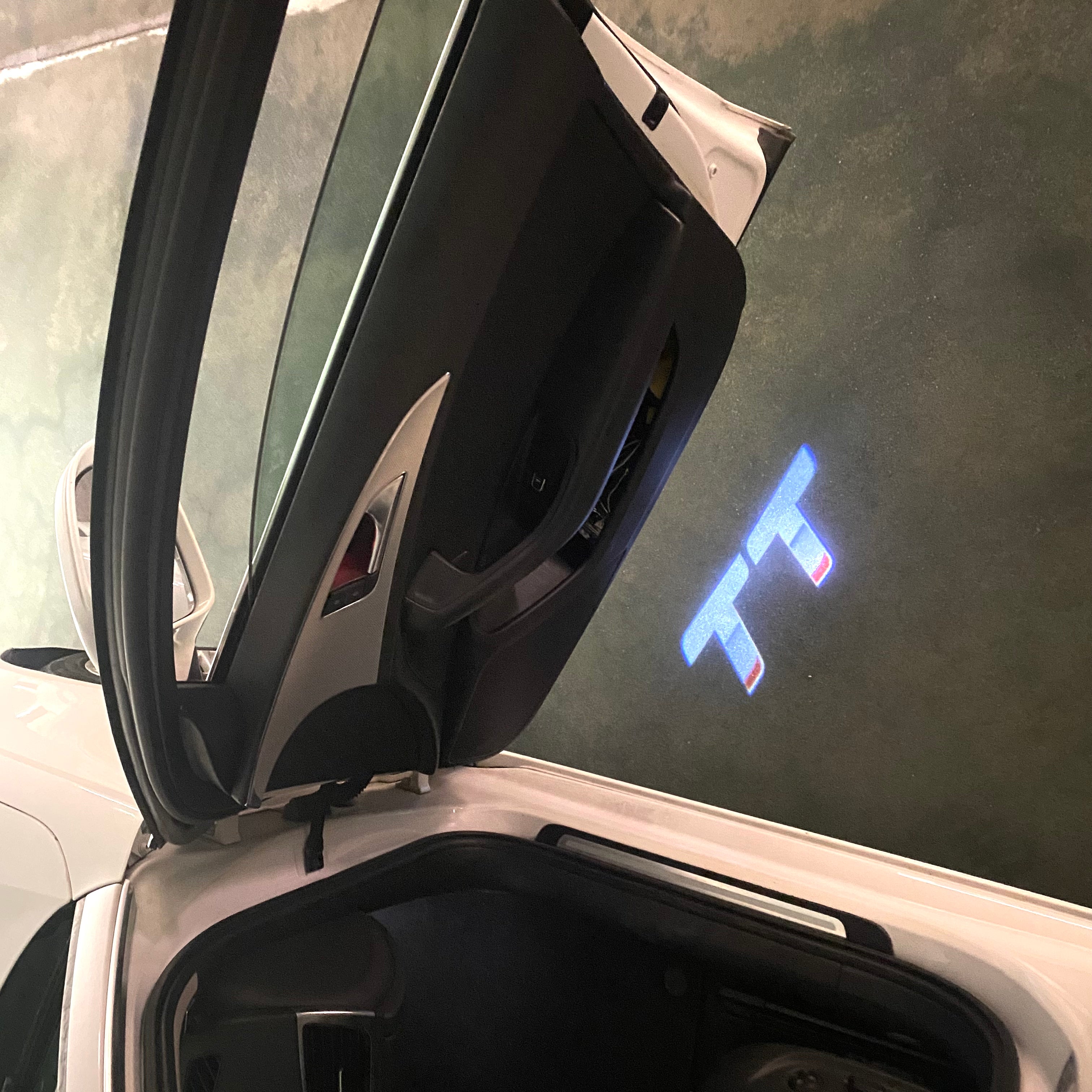 AUDI LOGO PROJECTOT LIGHTS Nr.120 (الكمية 1 = 2 Logo Films /2 أضواء الباب)