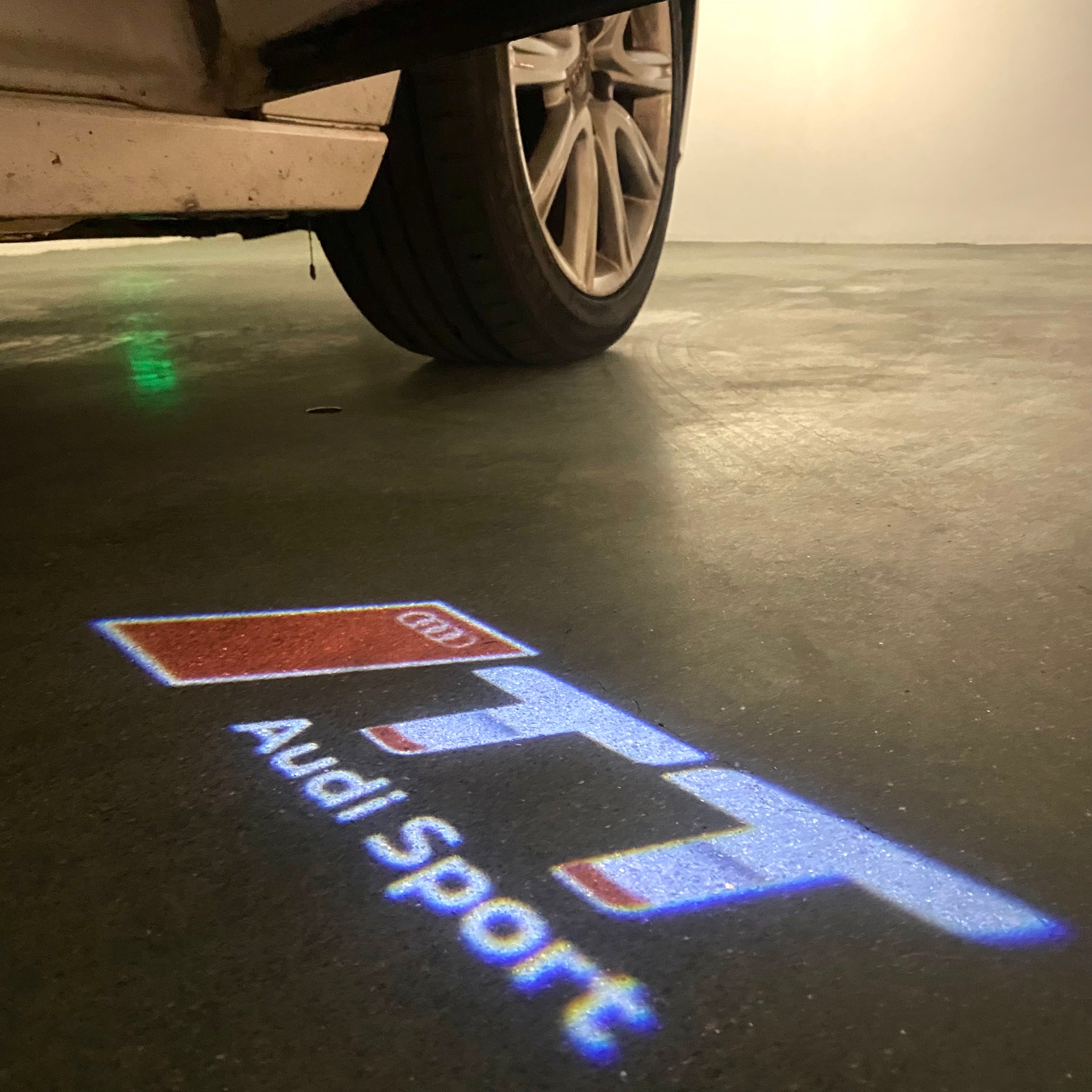 AUDI LOGO PROJECTOT LIGHTS Nr.120 (الكمية 1 = 2 Logo Films /2 أضواء الباب)