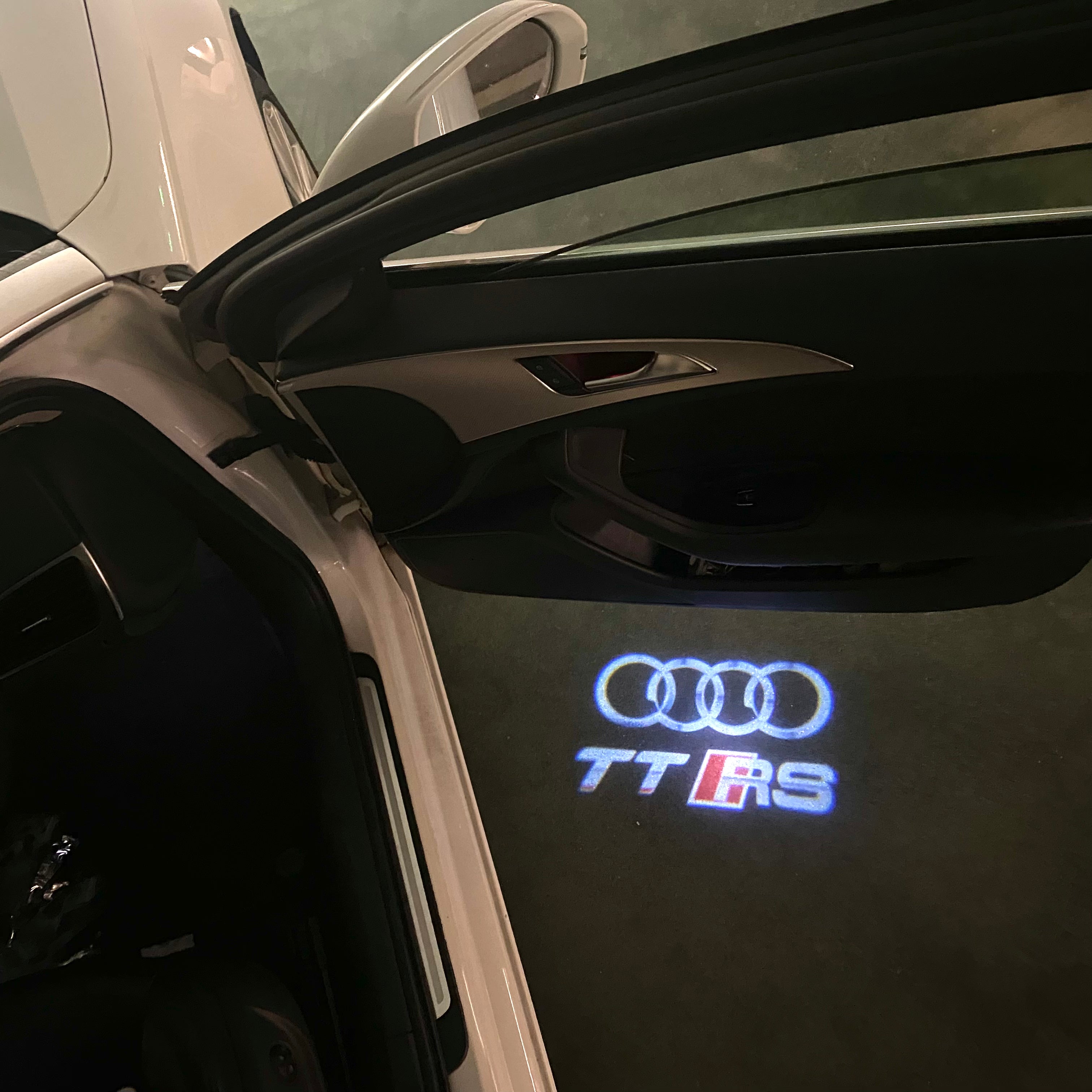 AUDI LOGO PROJECTOT LIGHTS Nr.120 (الكمية 1 = 2 Logo Films /2 أضواء الباب)