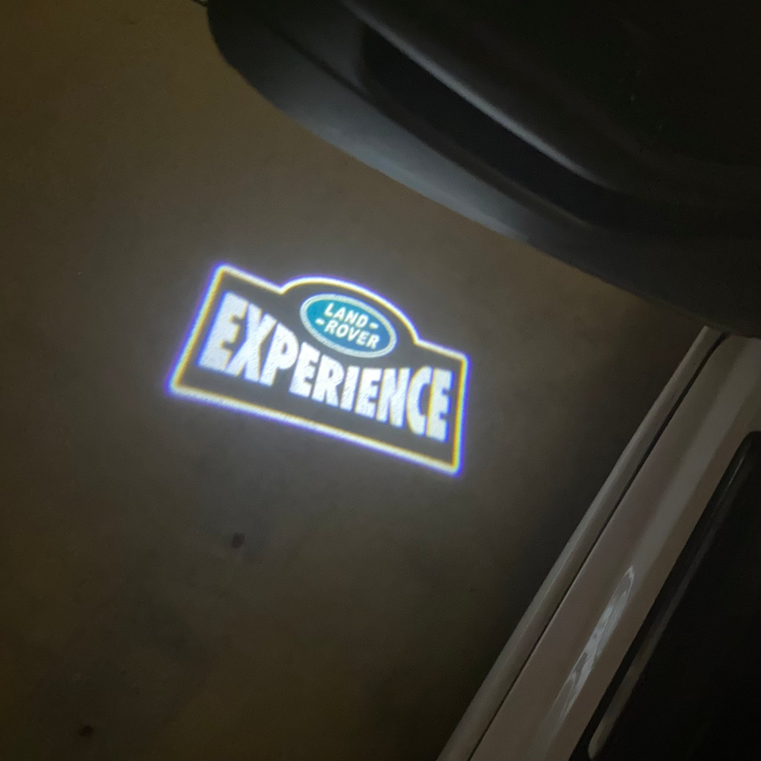 Land Rover LOGO PROJECROTR LIGHTS Nr.04 (الكمية 1 = 1 مجموعة / 2 أضواء باب)