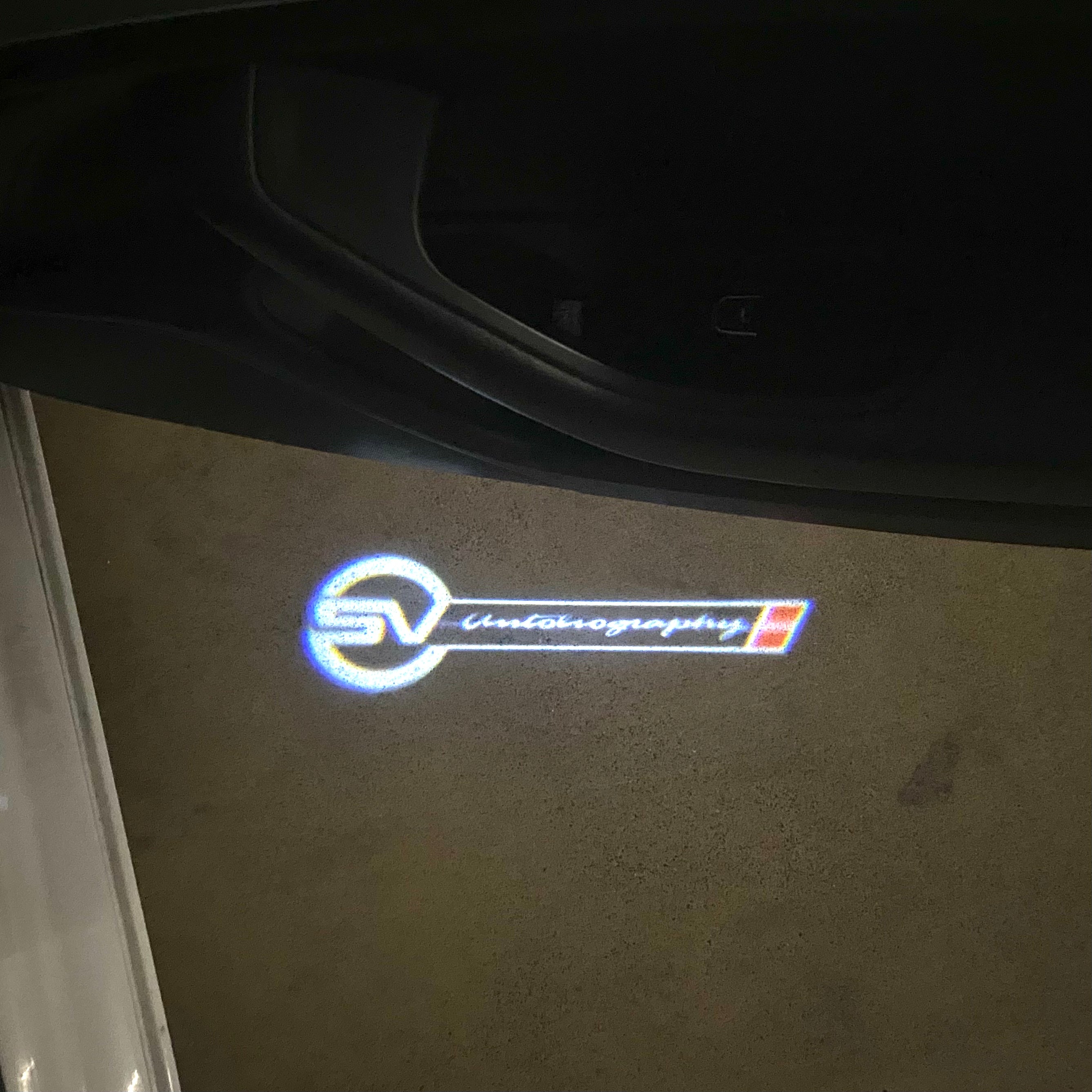 Land Rover LOGO PROJECROTR LIGHTS Nr.04 (الكمية 1 = 1 مجموعة / 2 أضواء باب)