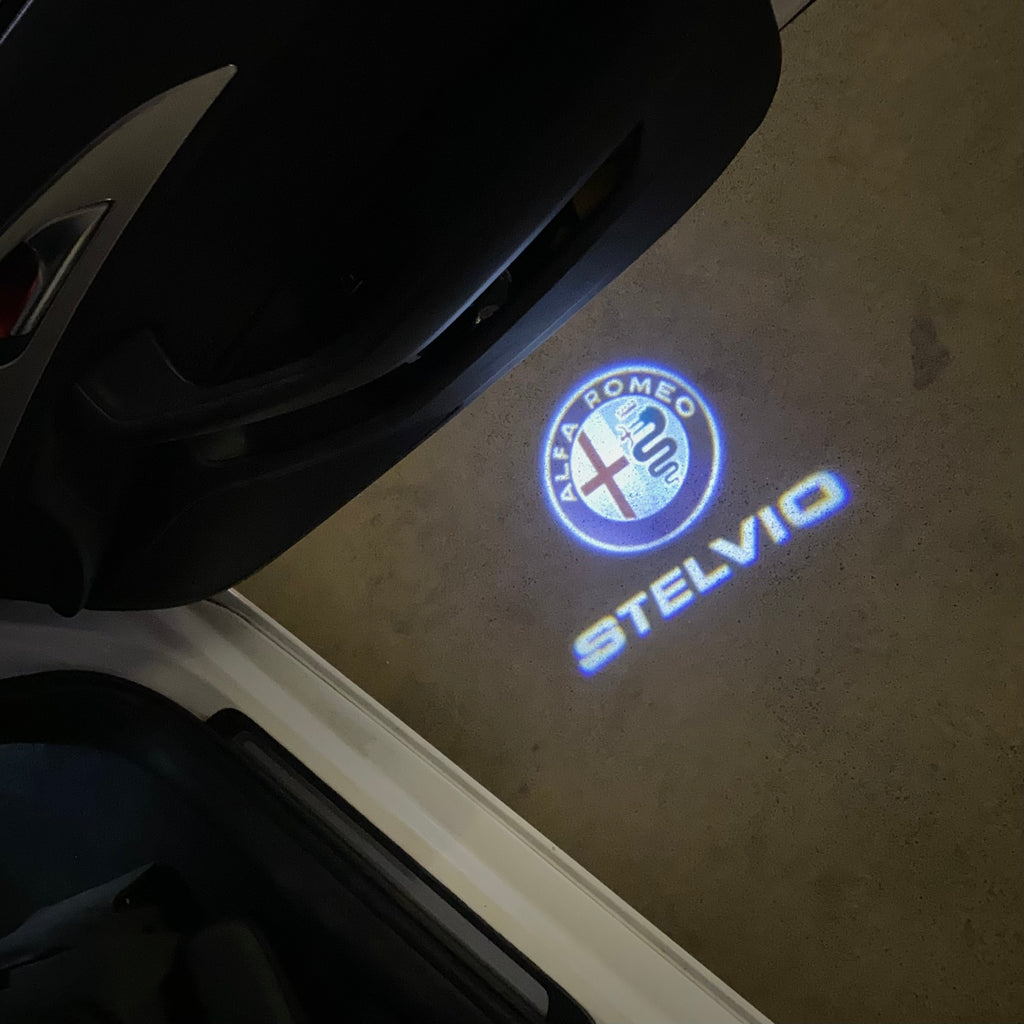 Alfa Romeo Stelvio LOGO PROJECTOT LIGHTS Nr.95 (cantidad 1 = 2 logo película / 2 luces de puerta)