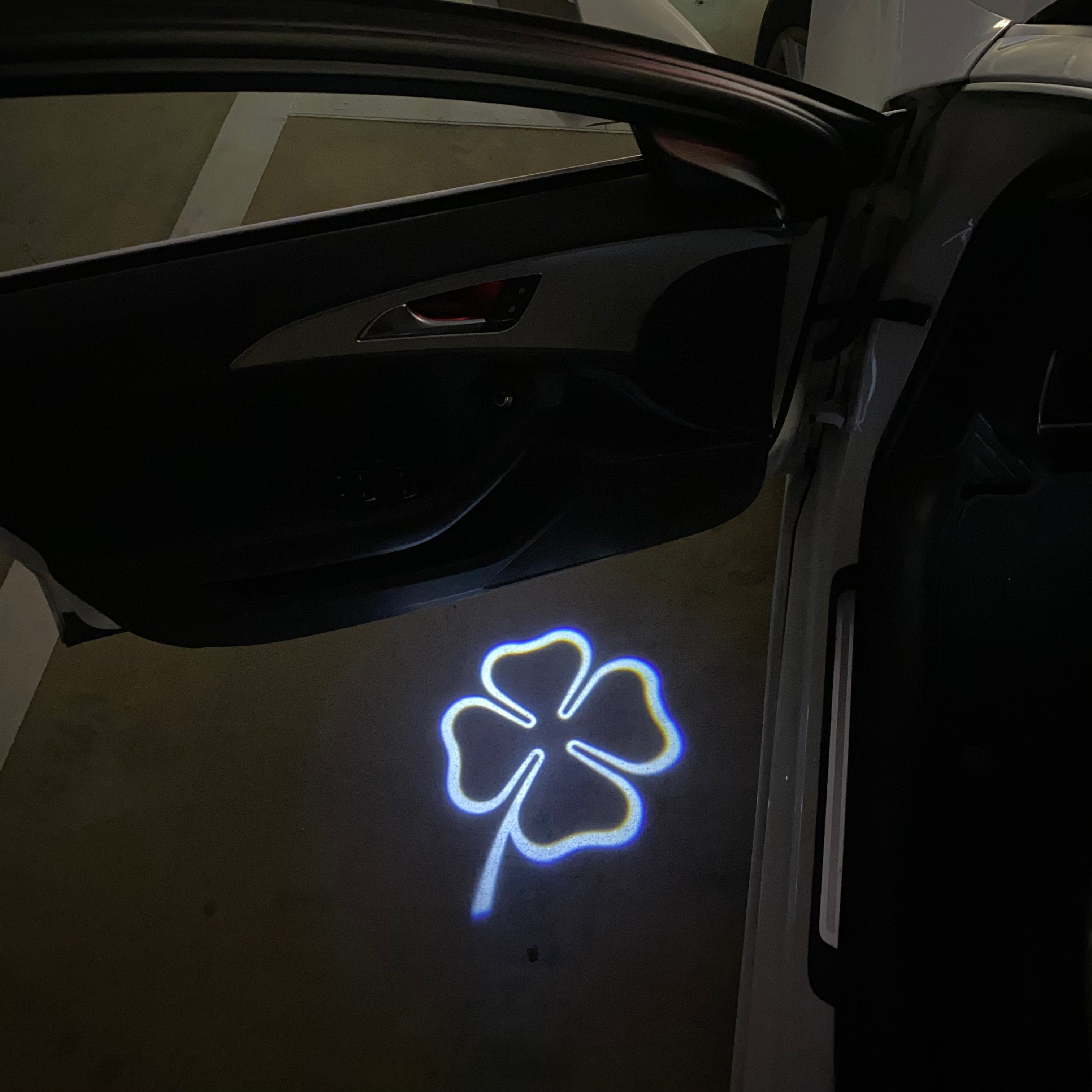 Alfa Romeo Quadrifoglio Verde LOGO PROJECTOT LIGHTS Nr.30 (quantité 1 = 2 Logo Film / 2 feux de porte)