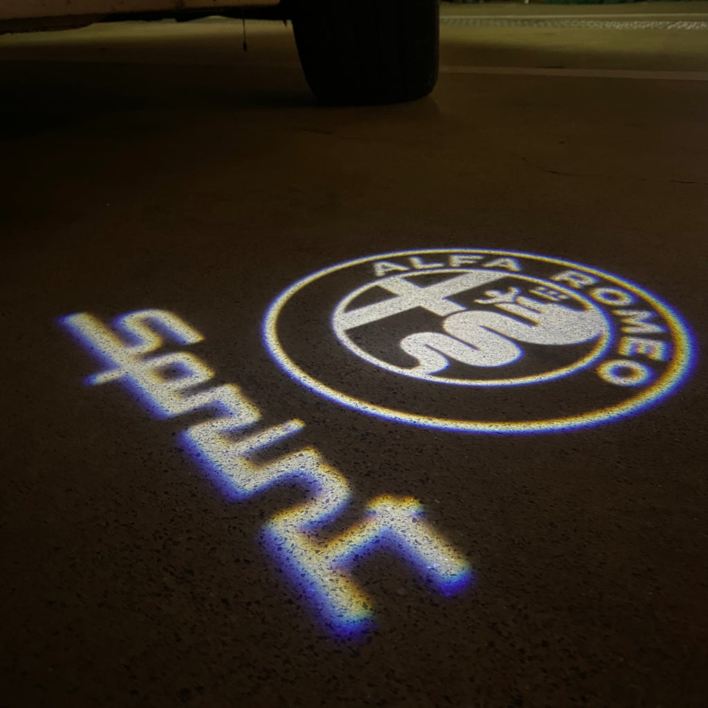 Alfa Romeo Sprint LOGO PROJECTOR LIGHTS Nr.81 (الكمية 1 = 2 شعار فيلم / 2 مصباح للباب)