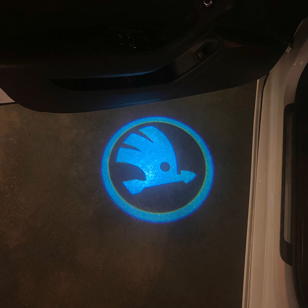 SKODA LOGO PROJECTOR LIGHTS Nr.81 (Menge 1 = 2 Logo Film / 2 Türlichter)