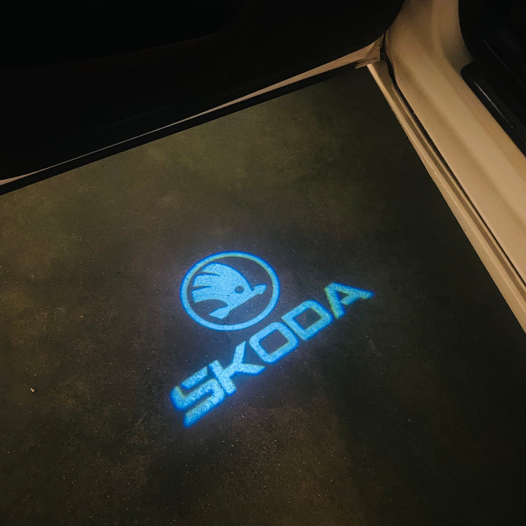 SKODA LOGO PROJECTOR LIGHTS Nr.81 (Menge 1 = 2 Logo Film / 2 Türlichter)