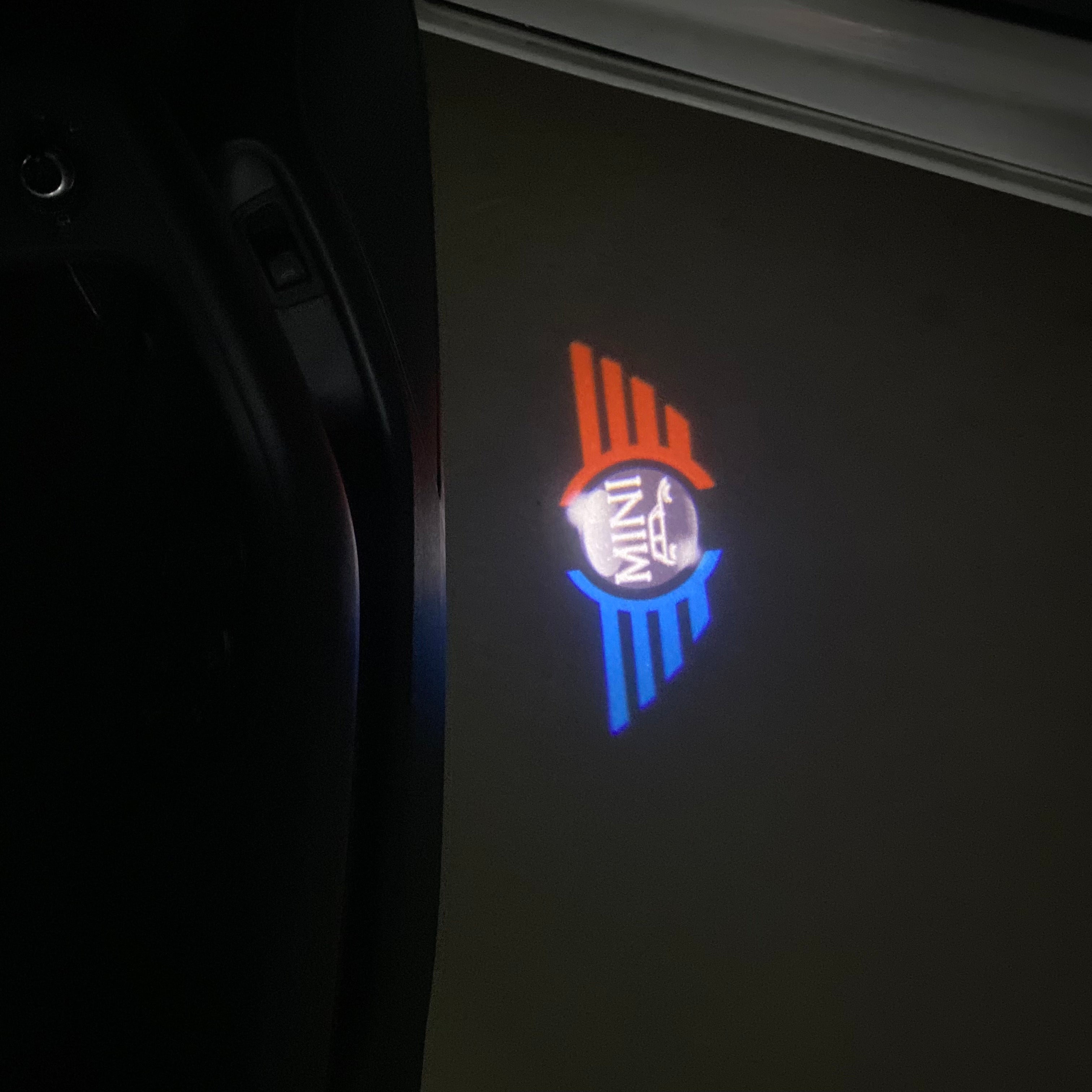 MINI LOGO PROJECROTR LIGHTS Nr.01 (الكمية 1 = 2 شعار فيلم / 2 مصباح باب)