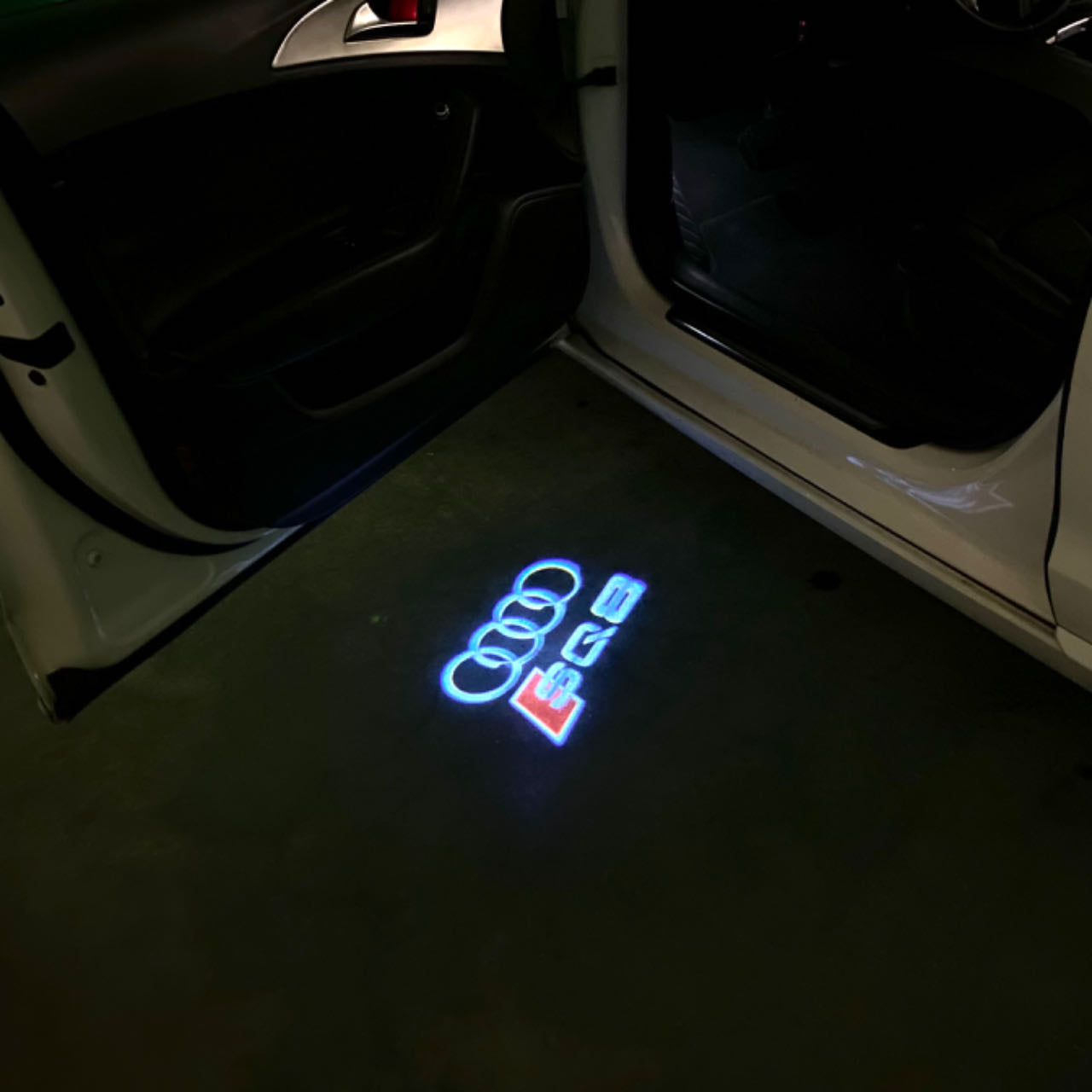 AUDI LOGO PROJECTOT LIGHTS Nr.120 (الكمية 1 = 2 Logo Films /2 أضواء الباب)