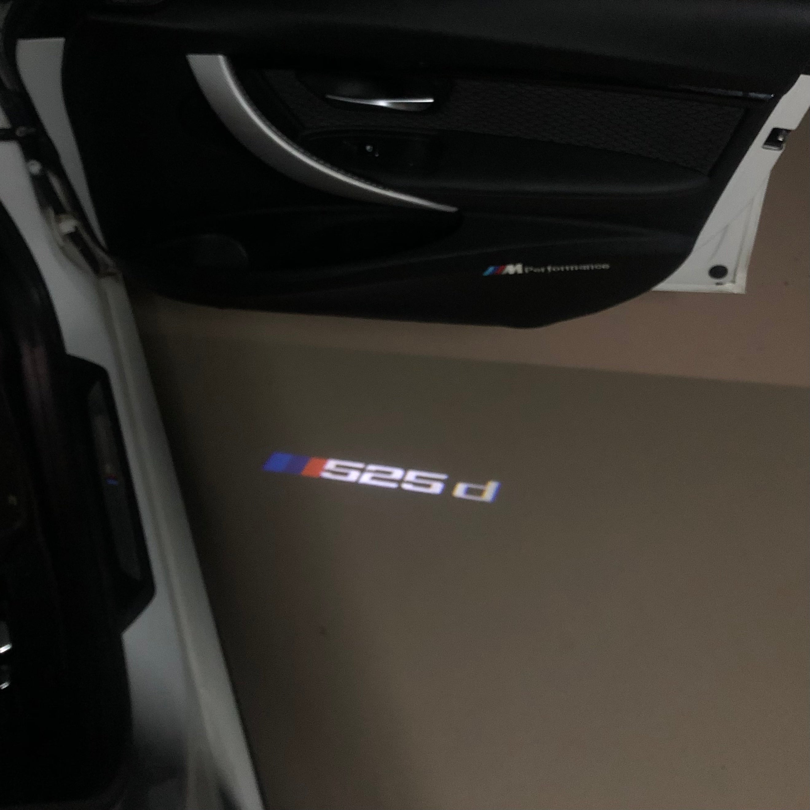 LUCES DE PROYECTOR DEL LOGOTIPO BMW M3 Nr.24 (cantidad 1 = 1 juegos / 2 luces de puerta)
