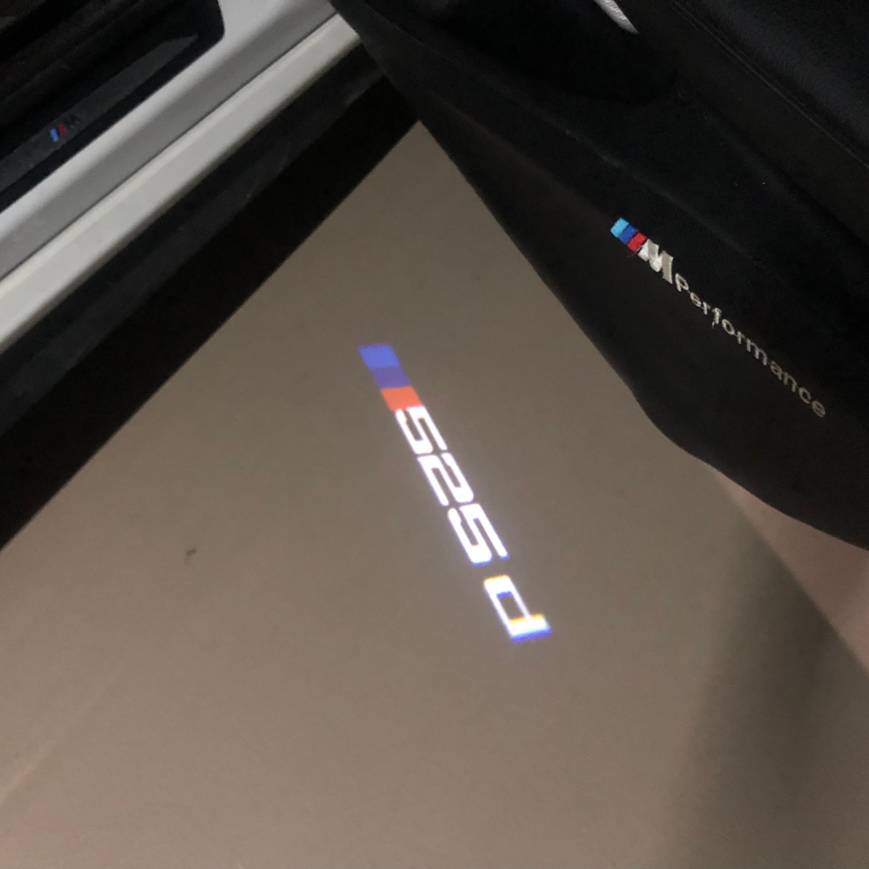LUCES DE PROYECTOR DEL LOGOTIPO BMW M3 Nr.24 (cantidad 1 = 1 juegos / 2 luces de puerta)
