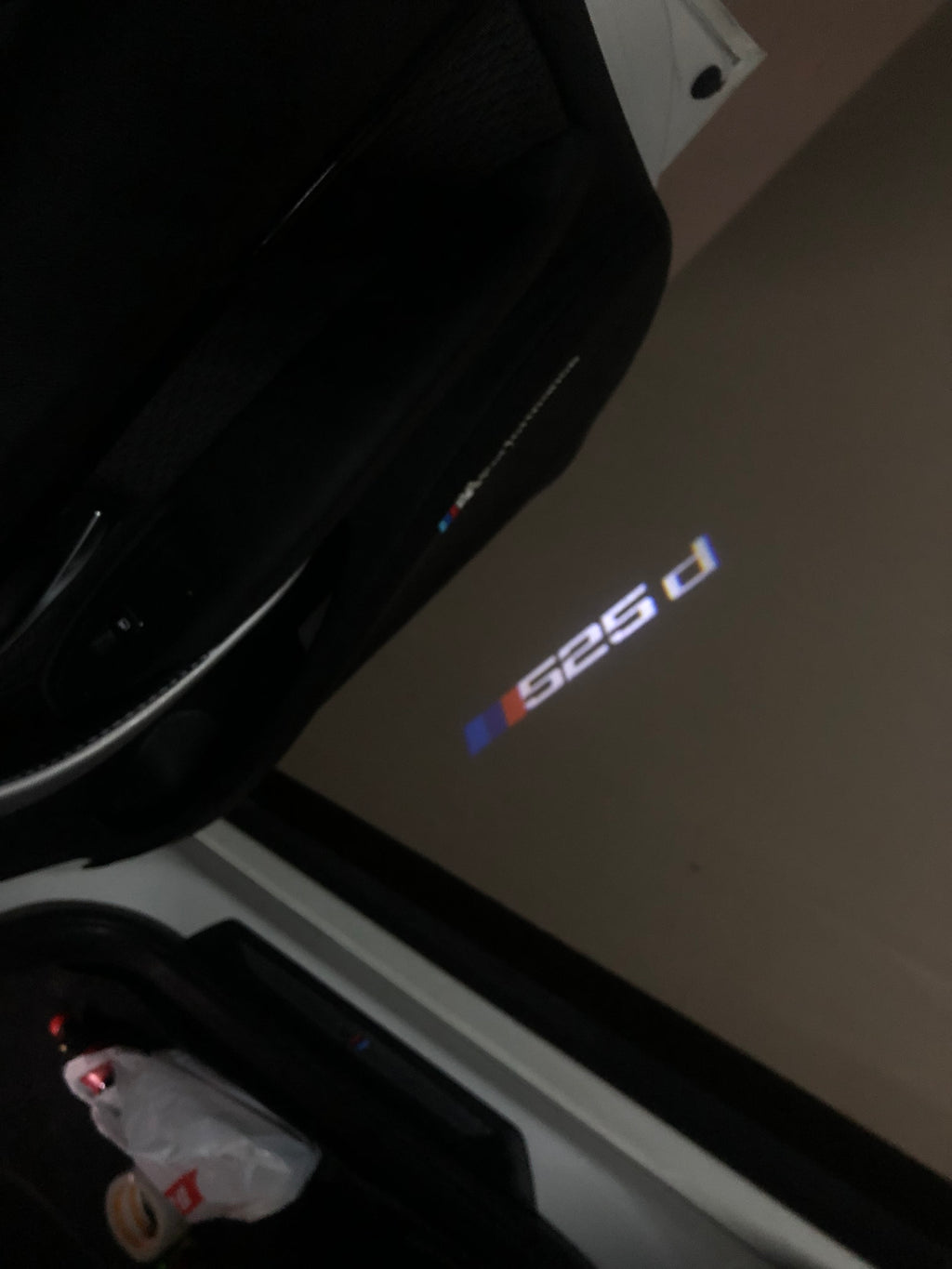 ÉCLAIRAGE DE PROJECTEUR BMW M3 LOGO Nr.24 (quantité 1 = 1 jeux / 2 feux de porte)