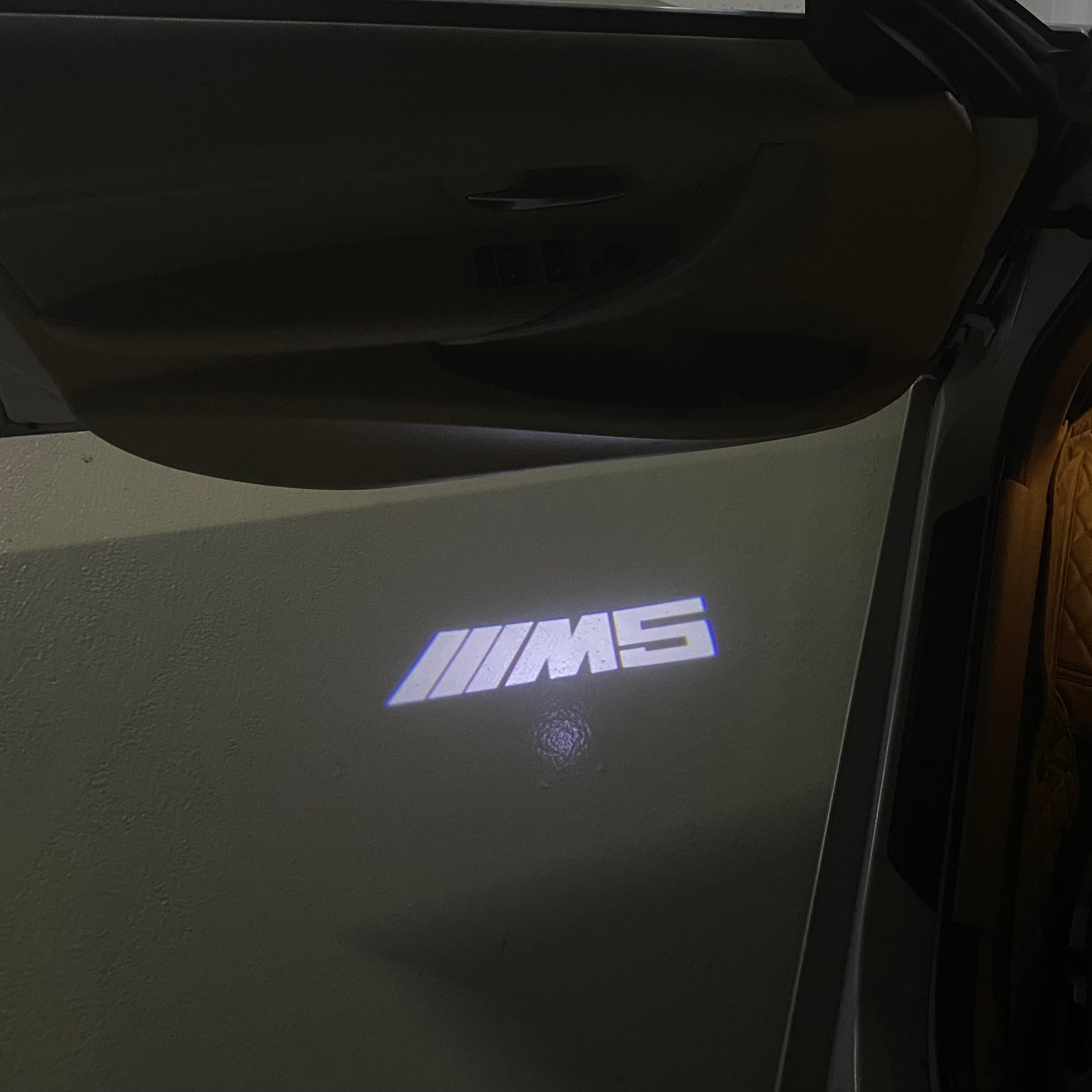 LUCES DE PROYECTOR DEL LOGOTIPO BMW M3 Nr.24 (cantidad 1 = 1 juegos / 2 luces de puerta)