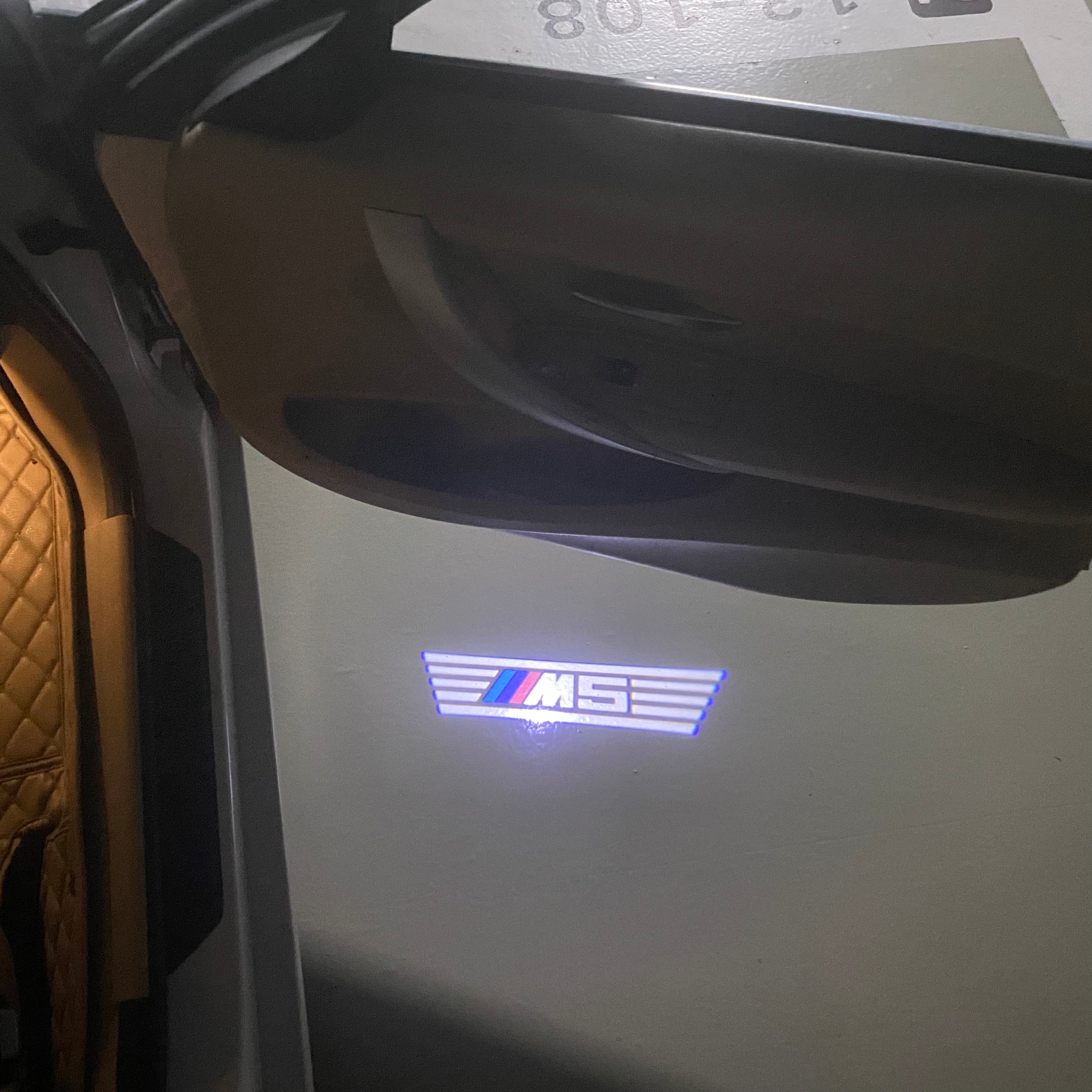LUCES DE PROYECTOR DEL LOGOTIPO BMW M3 Nr.24 (cantidad 1 = 1 juegos / 2 luces de puerta)
